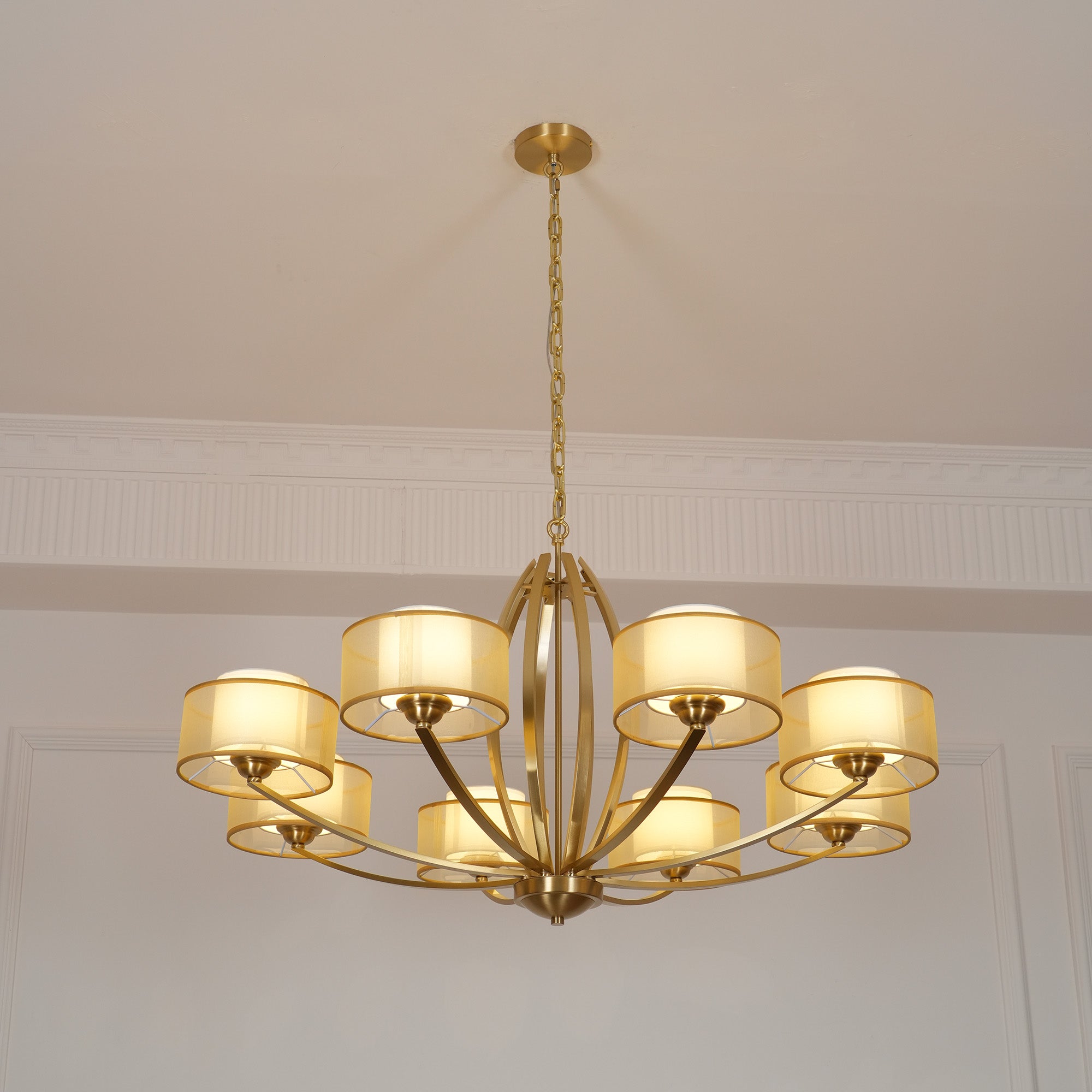 Lyvelus Chandelier