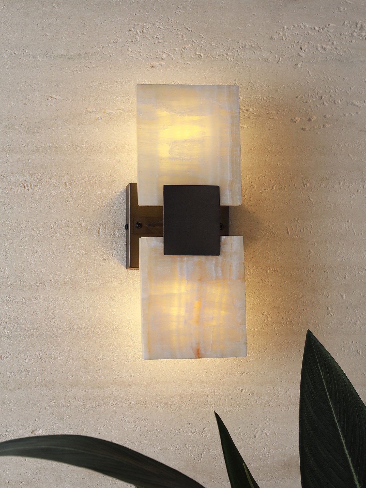 Nerion Shift Alabaster Wall Lamp