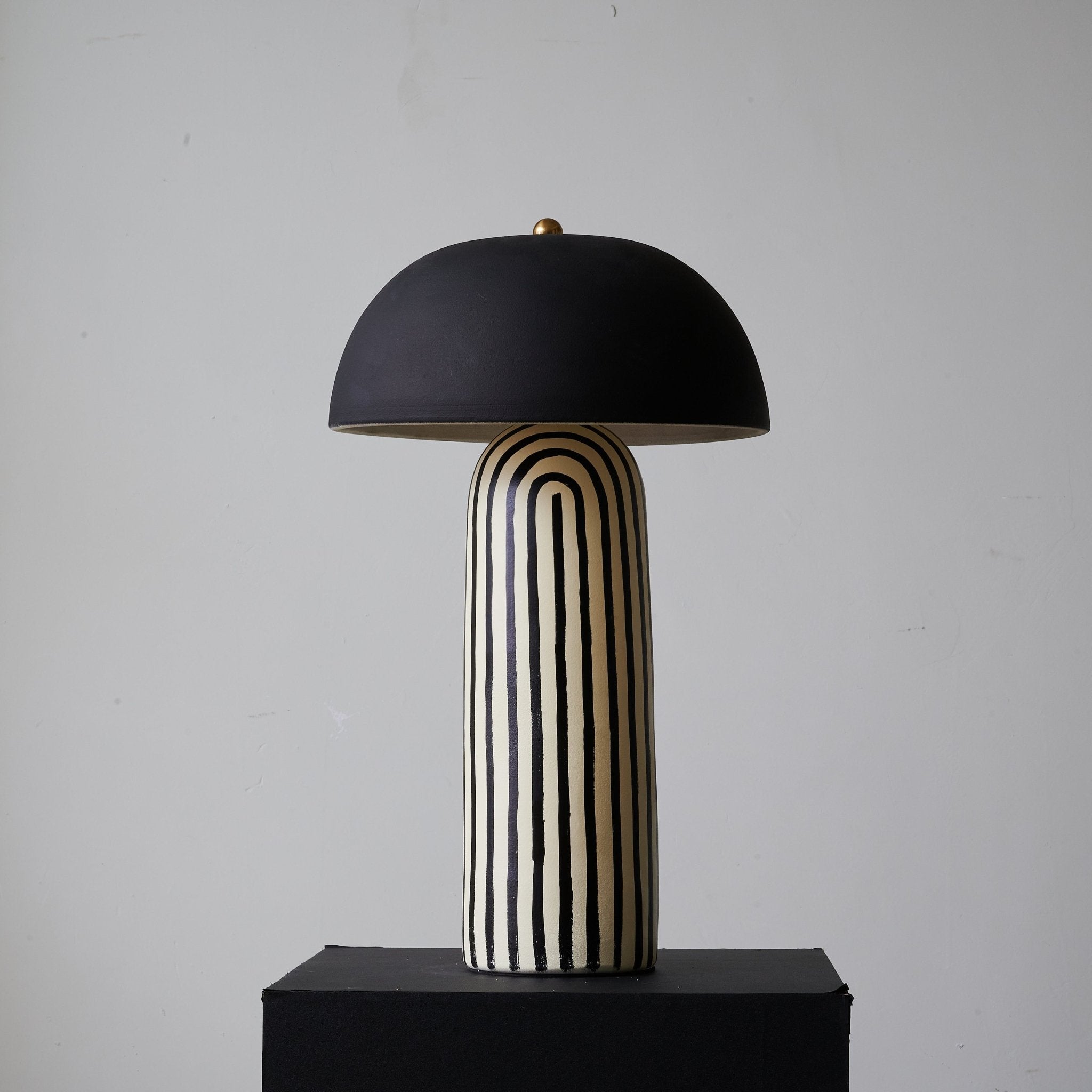 Moxyn Minimalist Ceramics Table Lamp