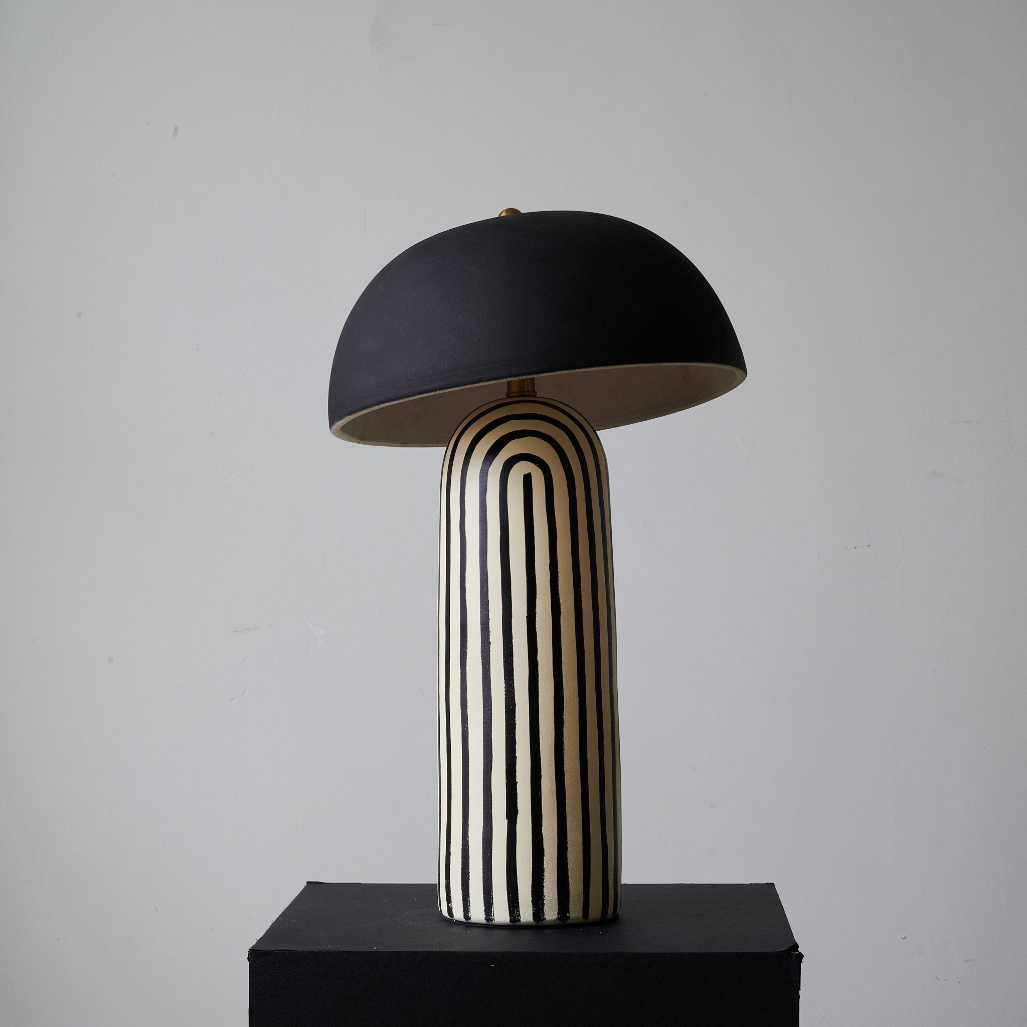 Moxyn Minimalist Ceramics Table Lamp