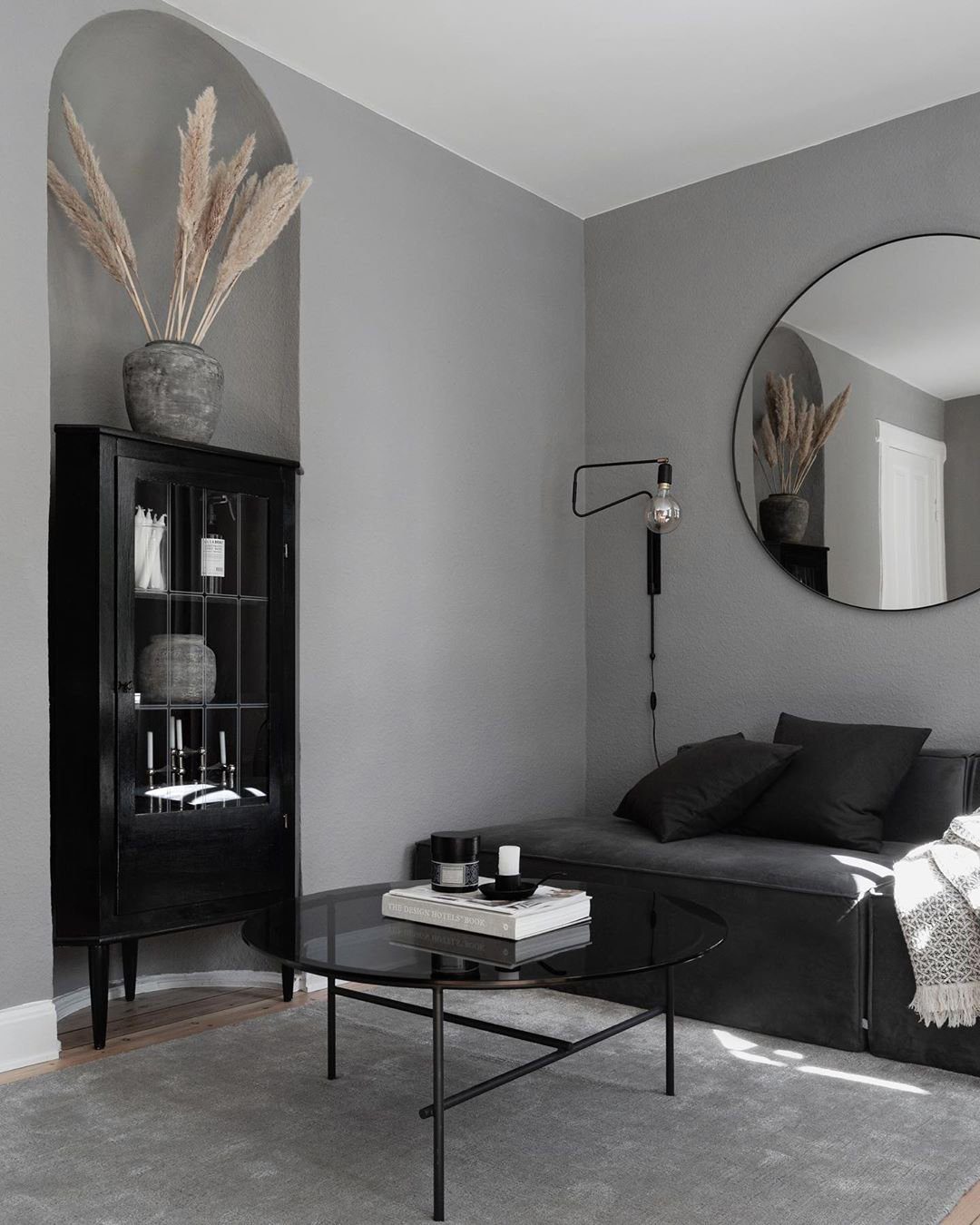 Viraeira Wall Lamp