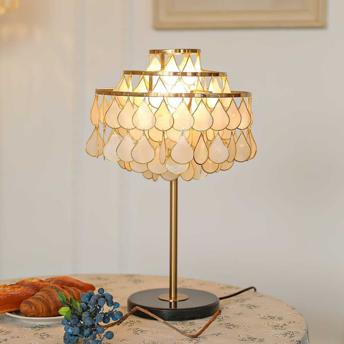 Jacob Luxury Teardrops Shell Table Lamp