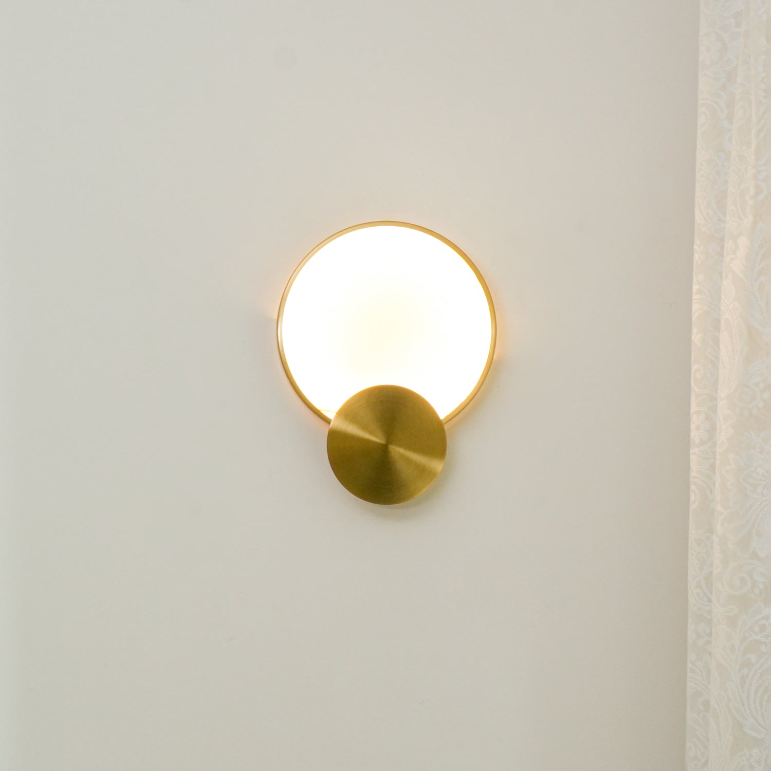 Myvelarae Circular Alabaster Wall Light
