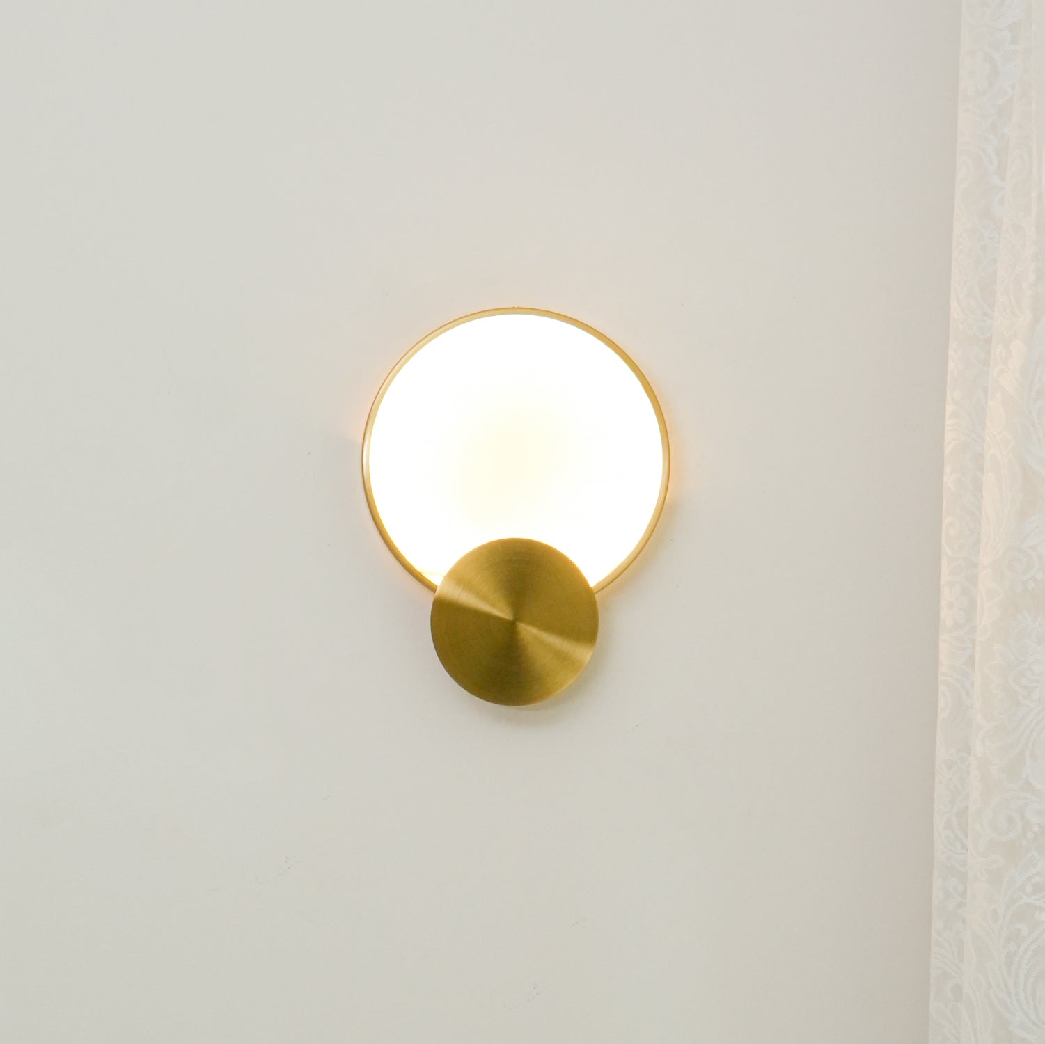 Myvelarae Circular Alabaster Wall Light