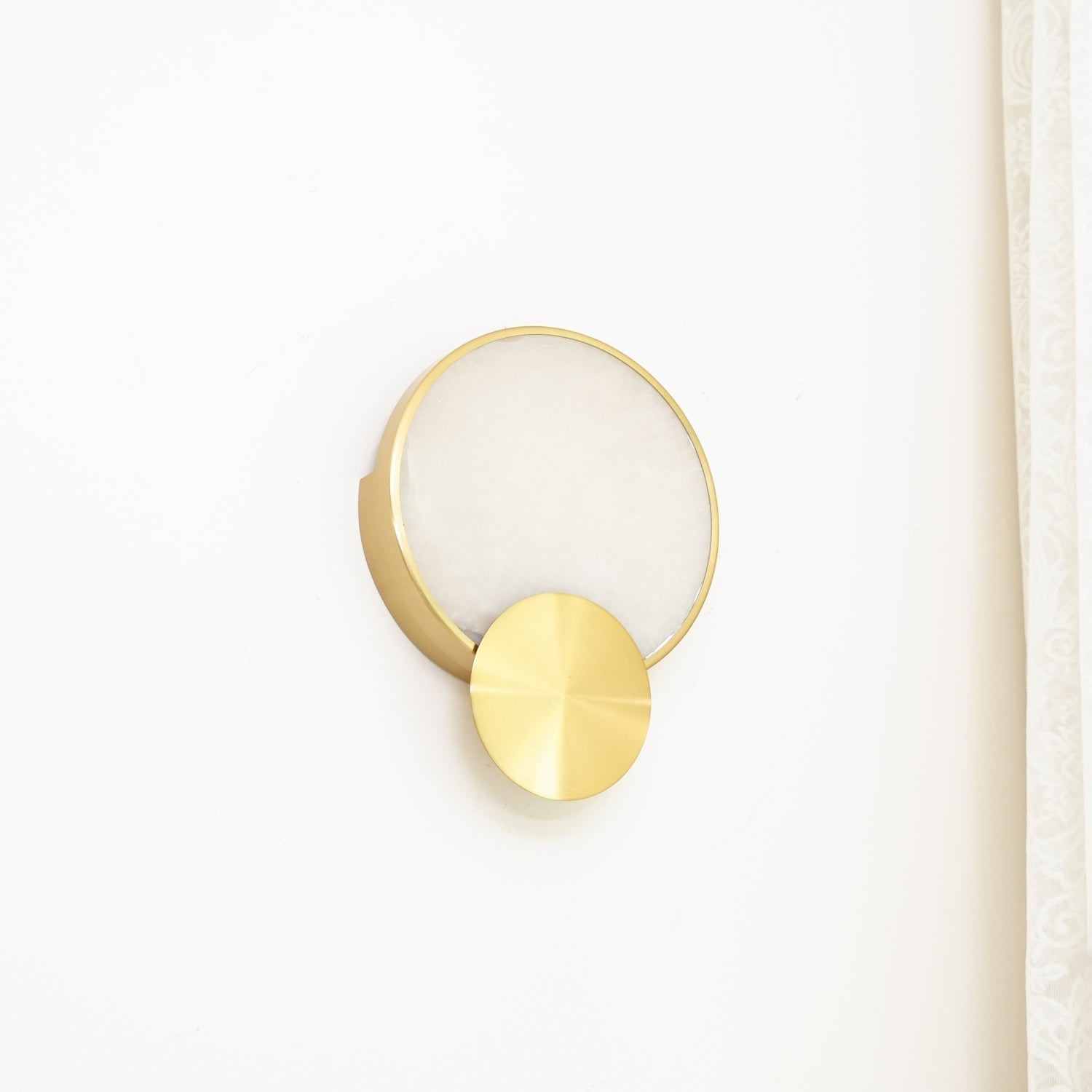 Myvelarae Circular Alabaster Wall Light