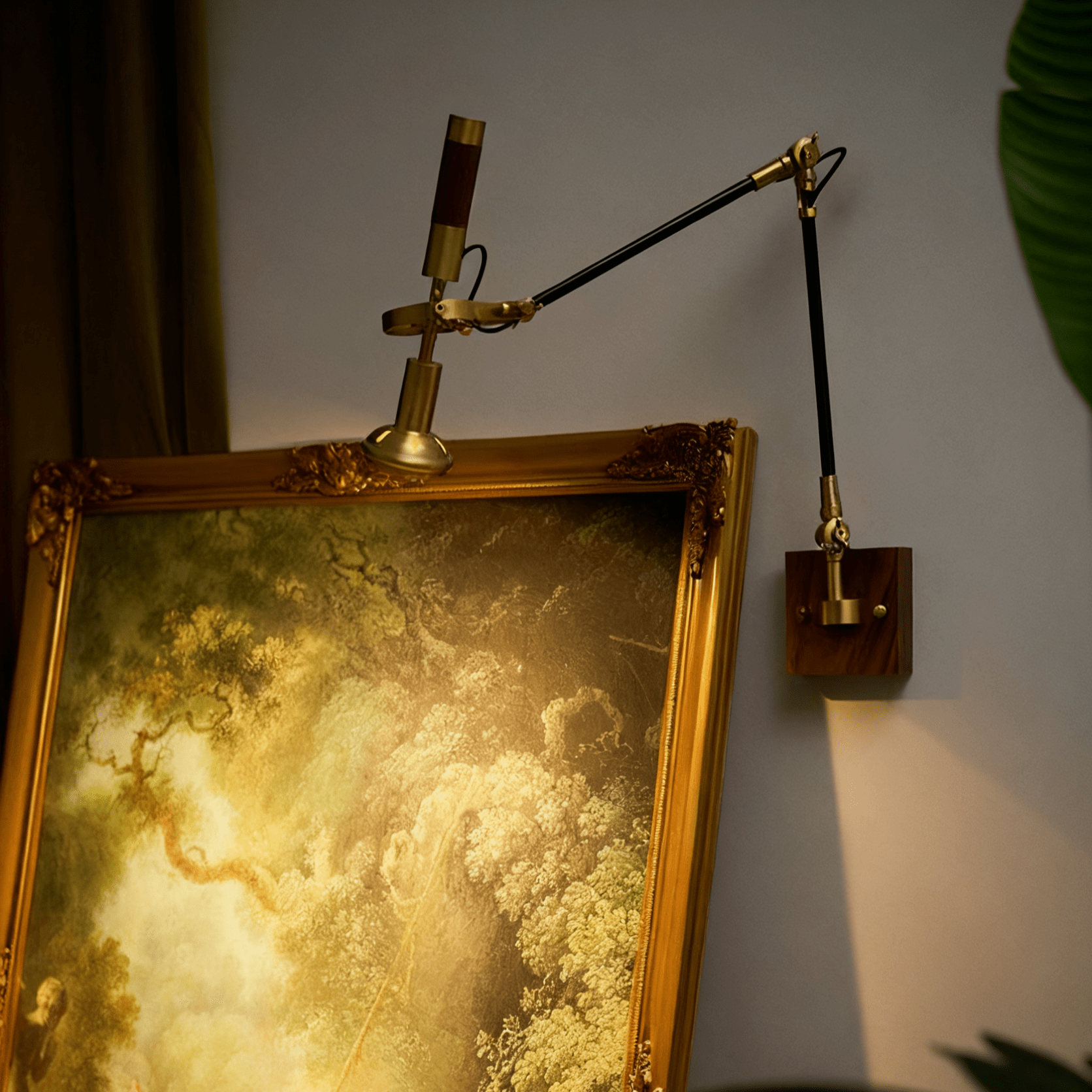 Liravo Wood Wall Lamp