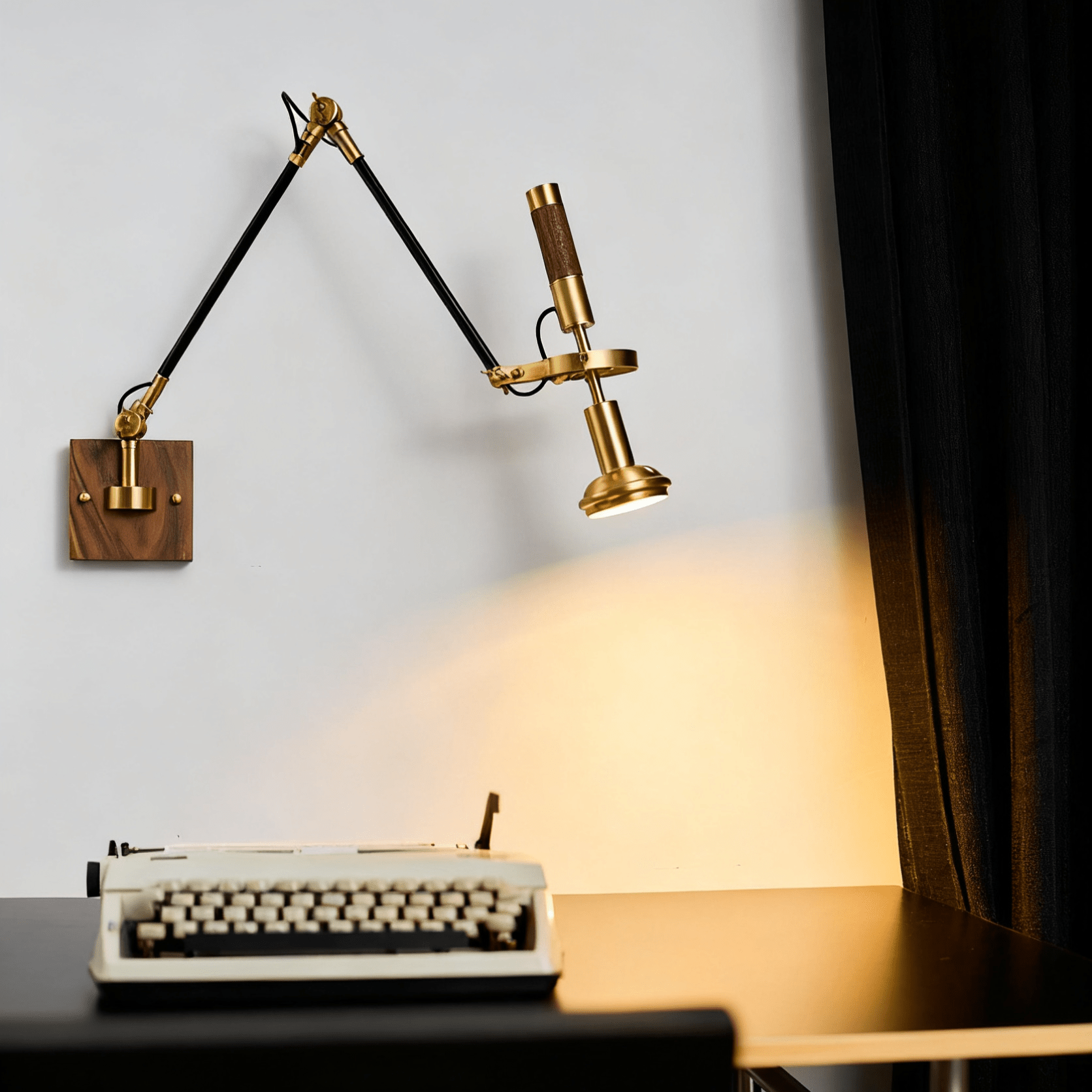 Liravo Wood Wall Lamp