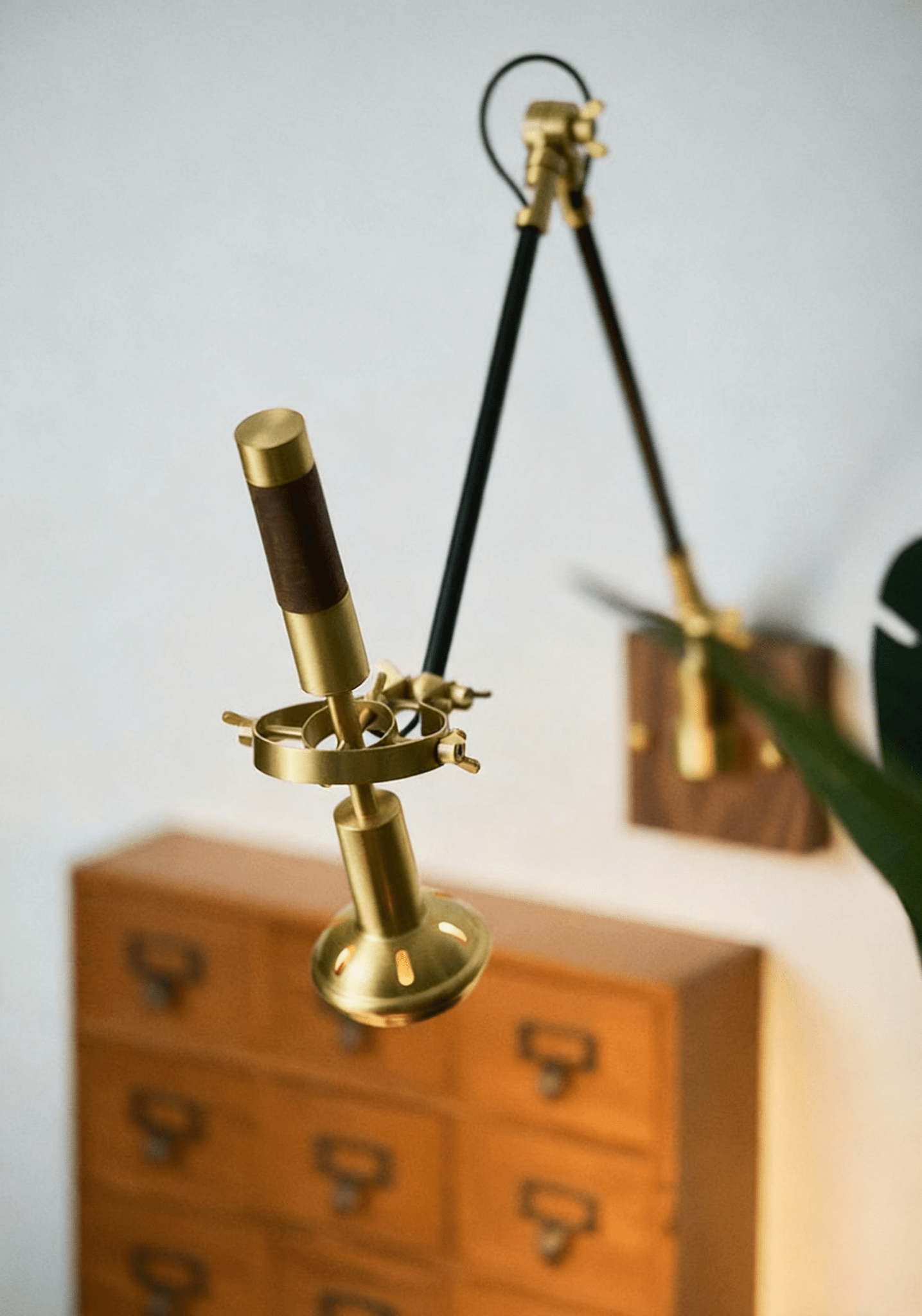 Liravo Wood Wall Lamp