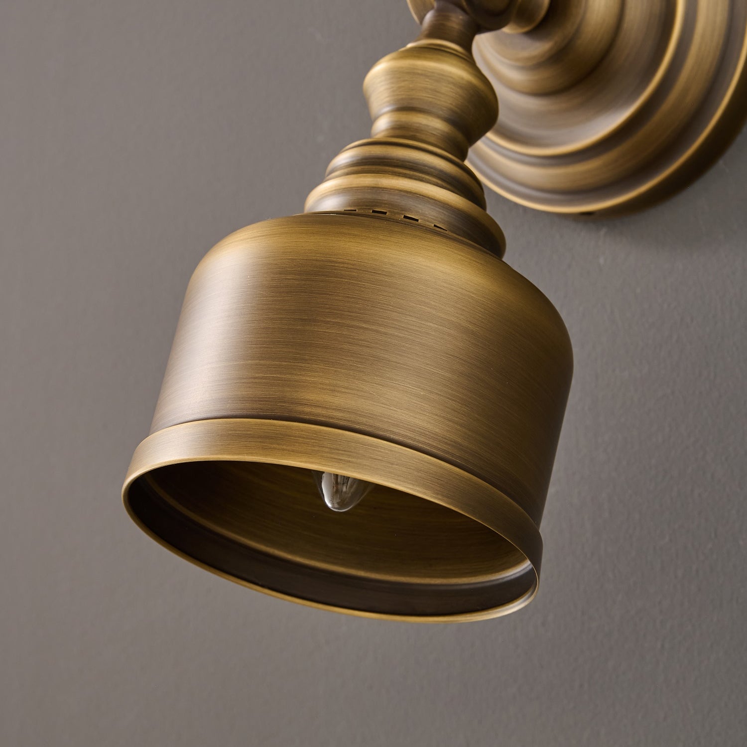 Graham Wall Lamp