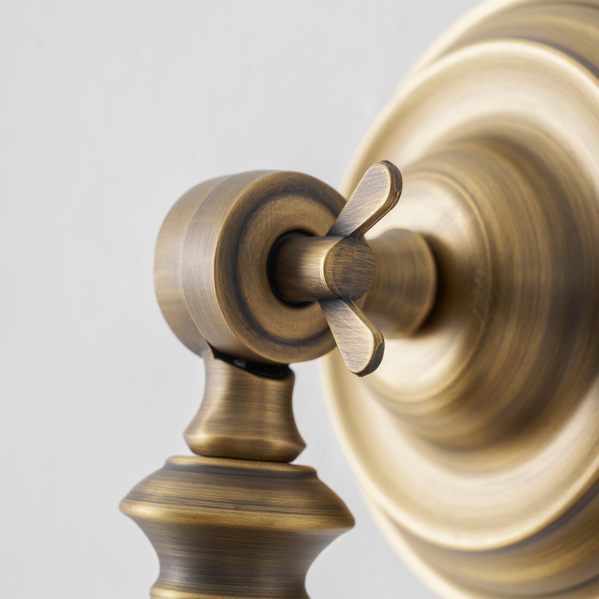 Graham Wall Lamp