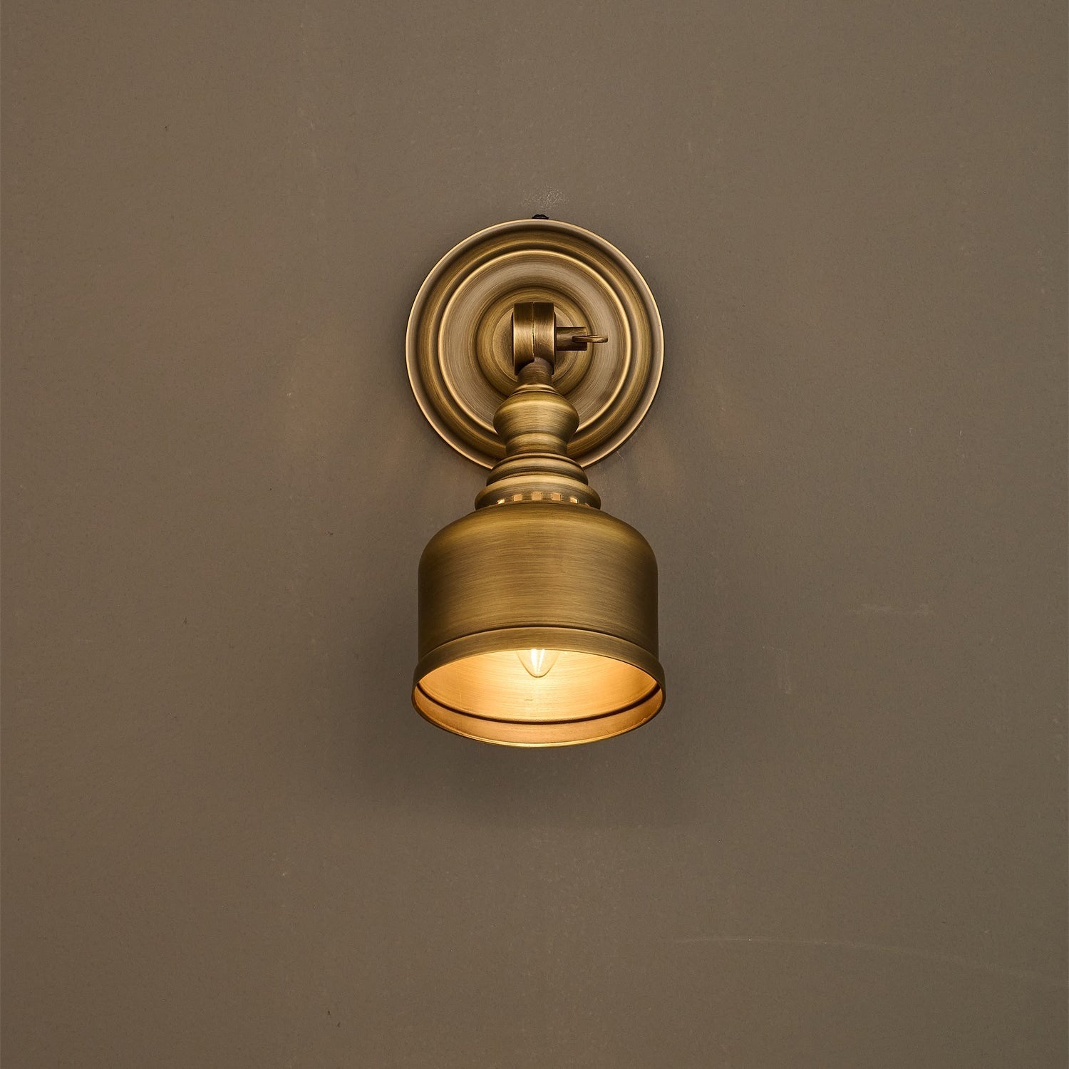 Graham Wall Lamp