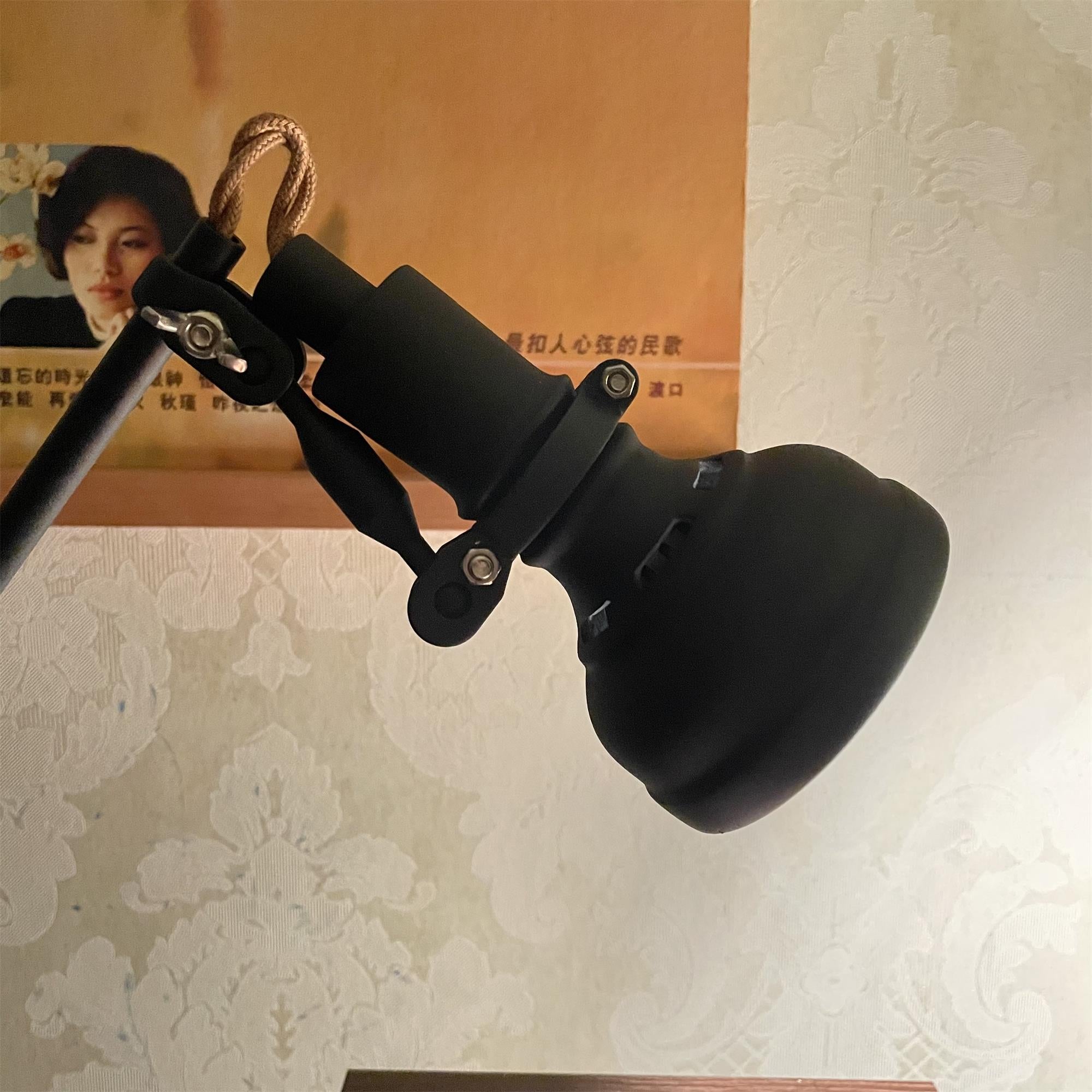 Rivuina Table Lamp