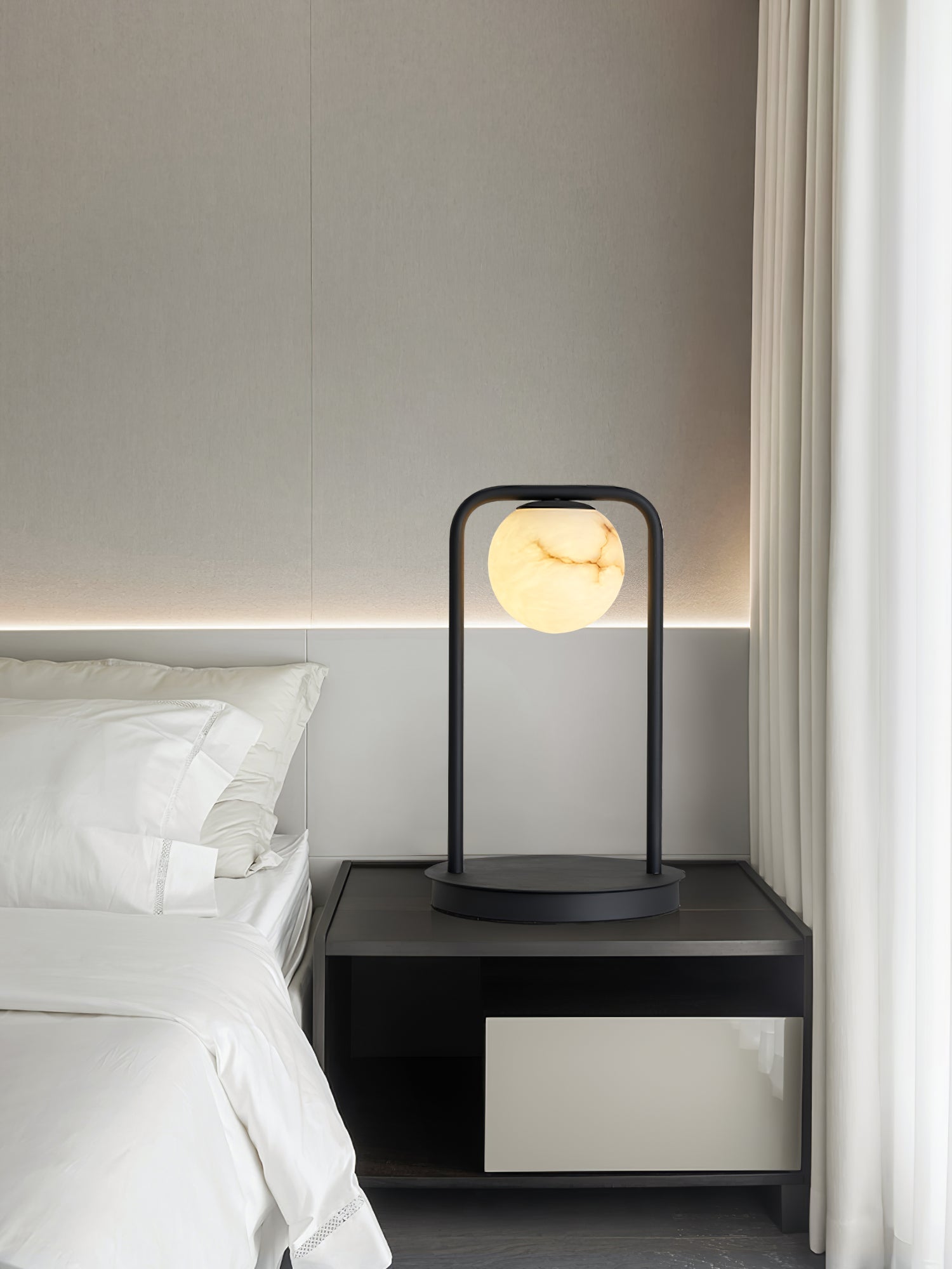Virainaya Table Lamp