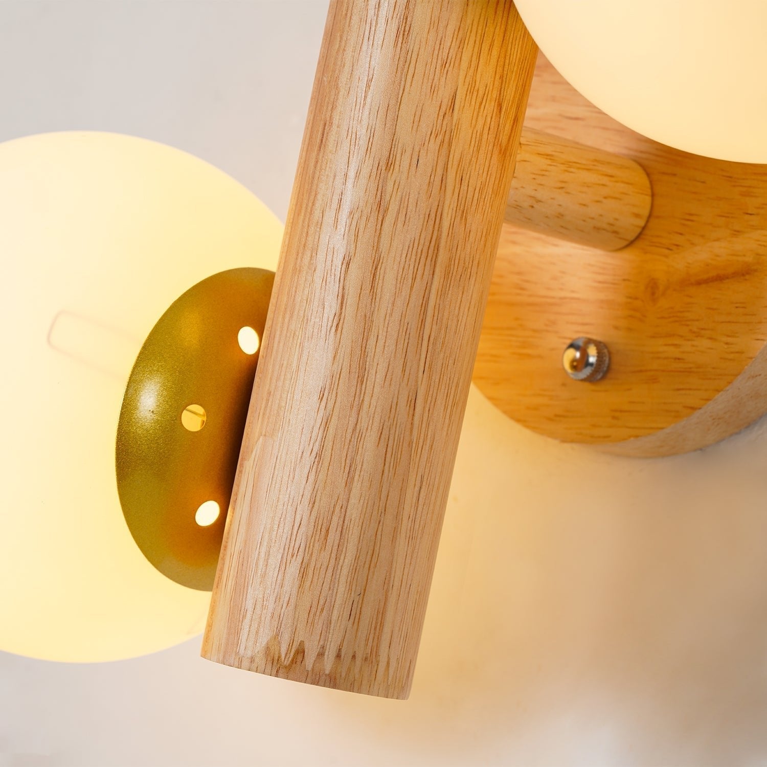 Fioran Wood Scandinavian Wall Lamp