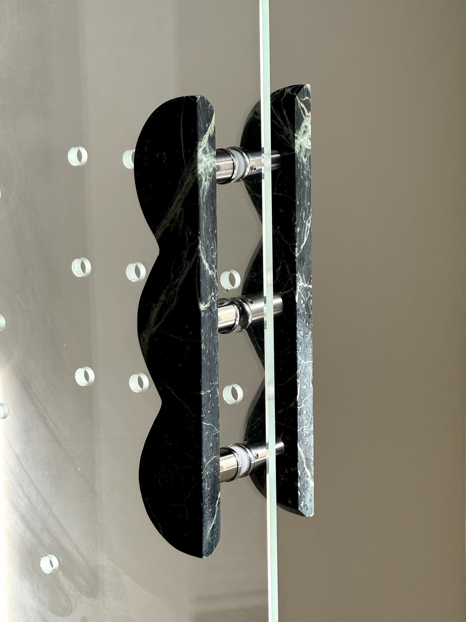 Marisyn Twin-Curve Pull Handle
