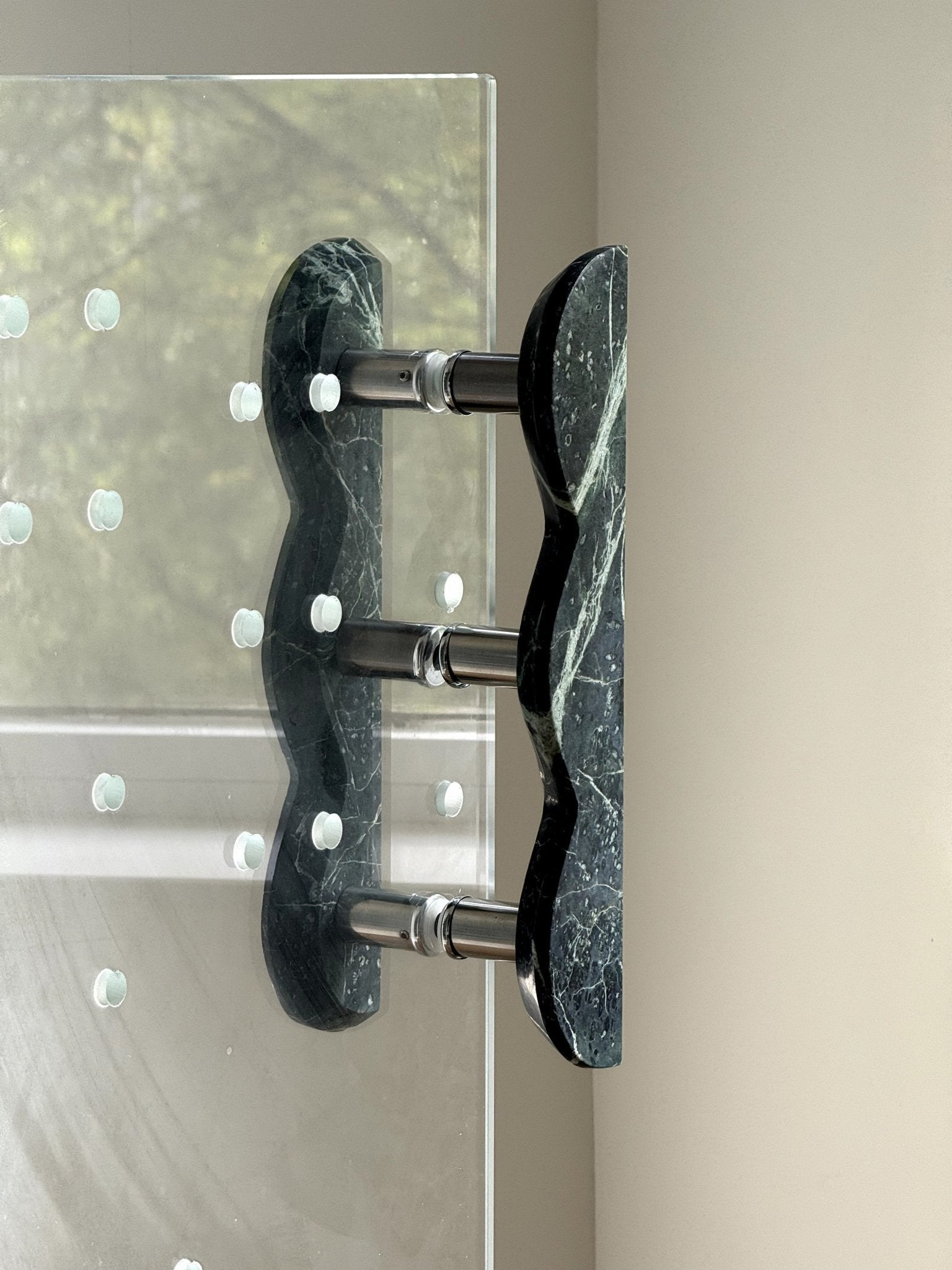 Marisyn Twin-Curve Pull Handle