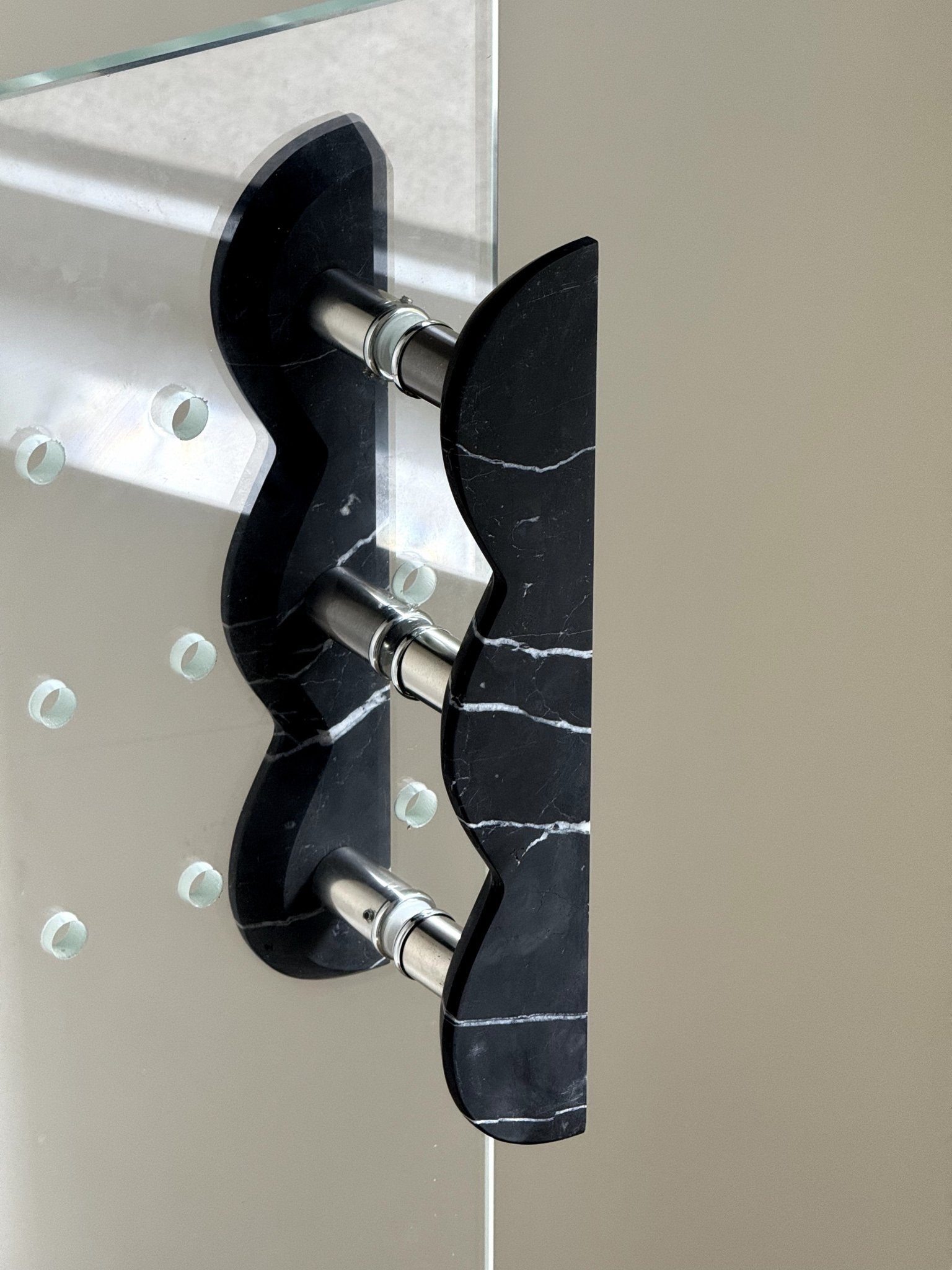 Marisyn Twin-Curve Pull Handle