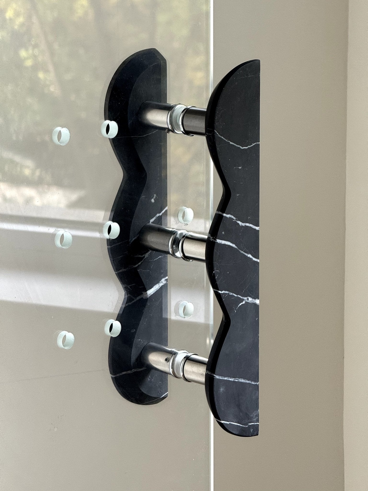 Marisyn Twin-Curve Pull Handle