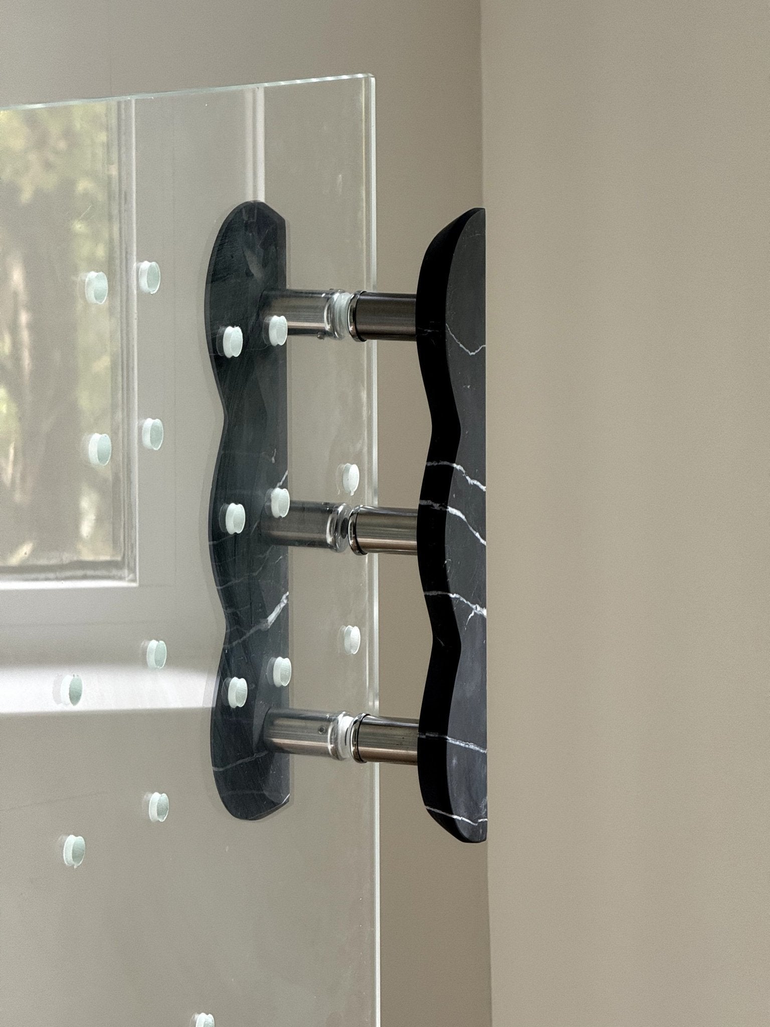 Marisyn Twin-Curve Pull Handle
