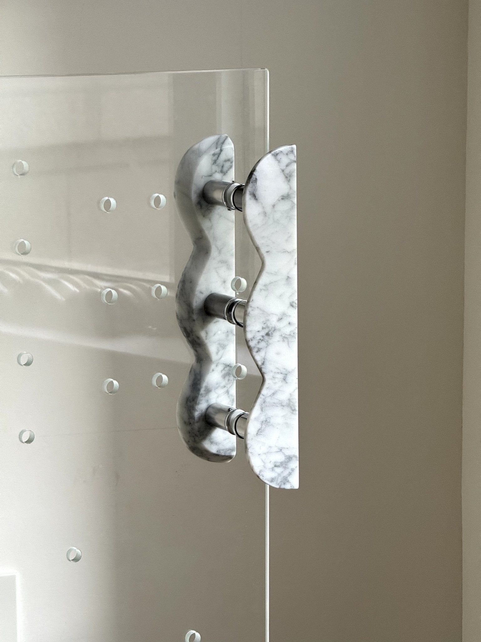 Marisyn Twin-Curve Pull Handle
