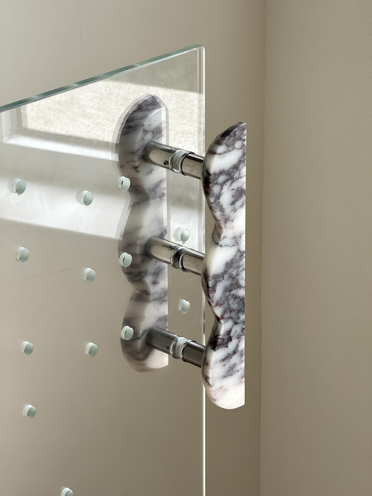 Marisyn Twin-Curve Pull Handle