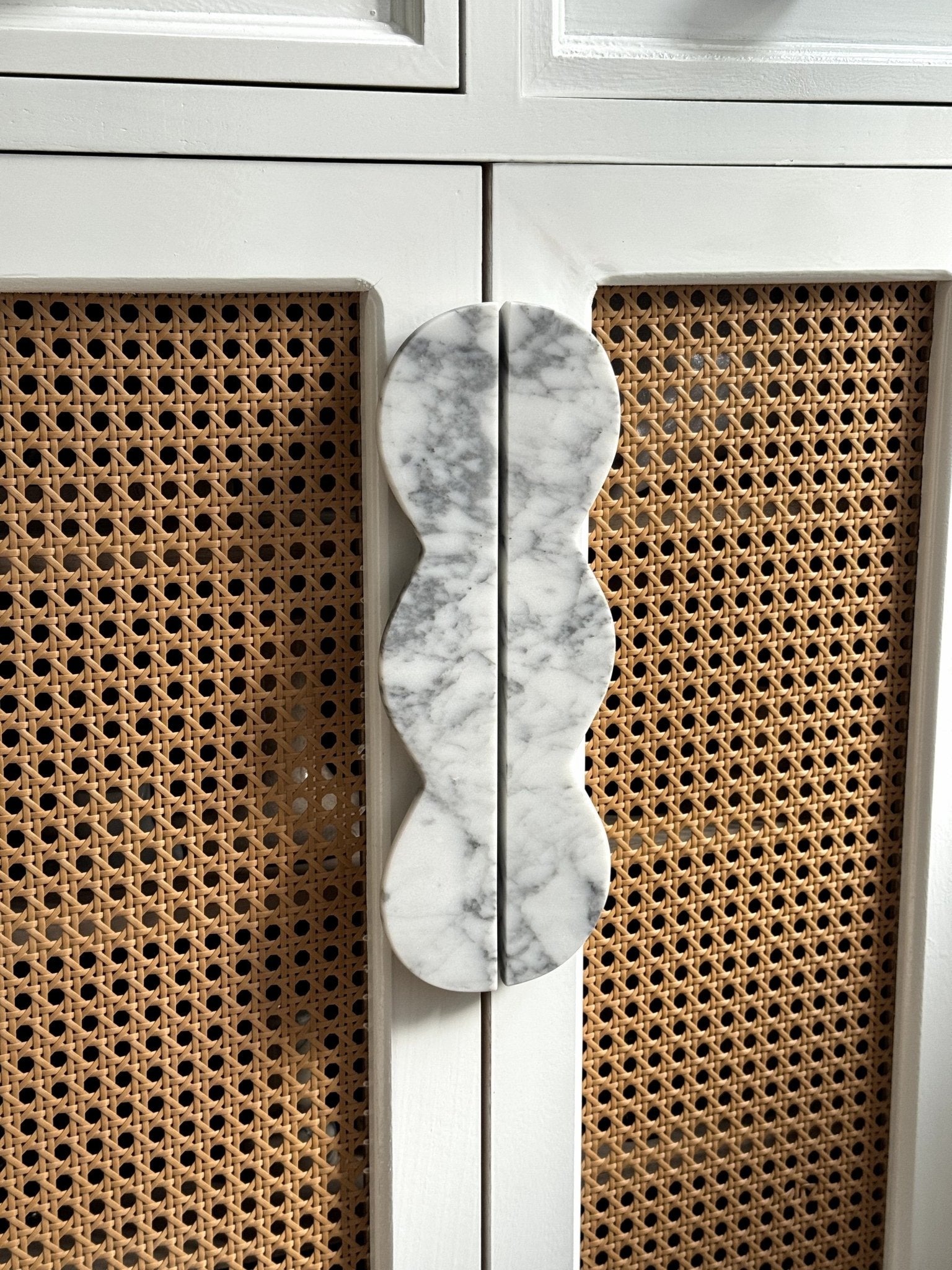 Marisyn Twin-Curve Pull Handle