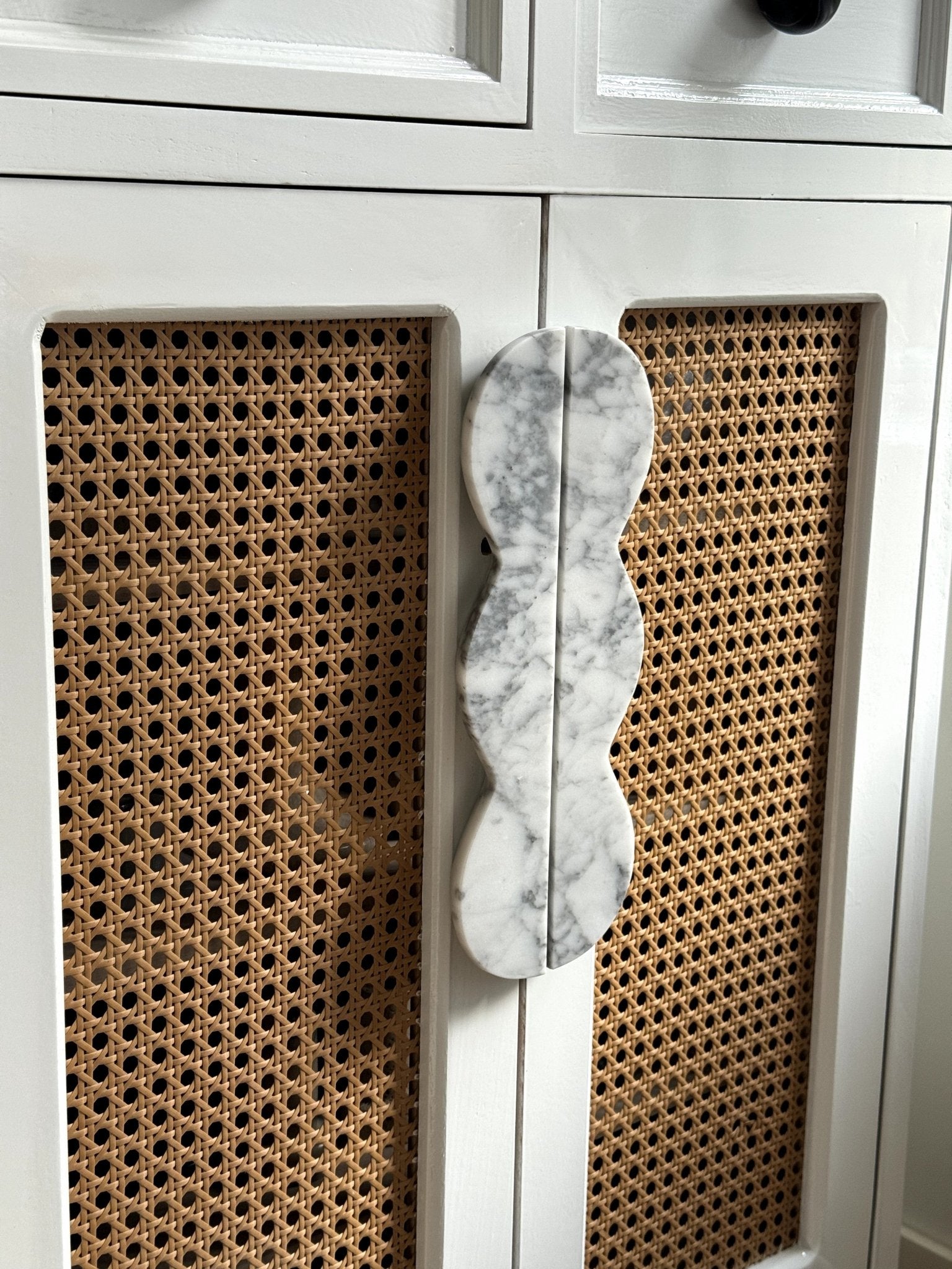 Marisyn Twin-Curve Pull Handle