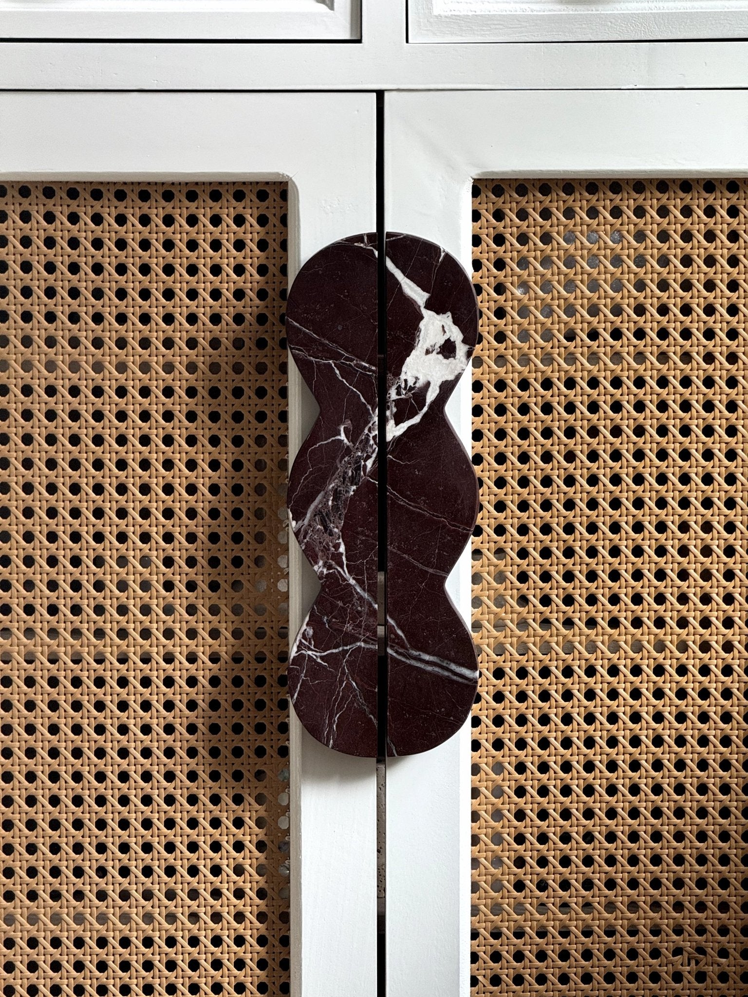 Marisyn Twin-Curve Pull Handle