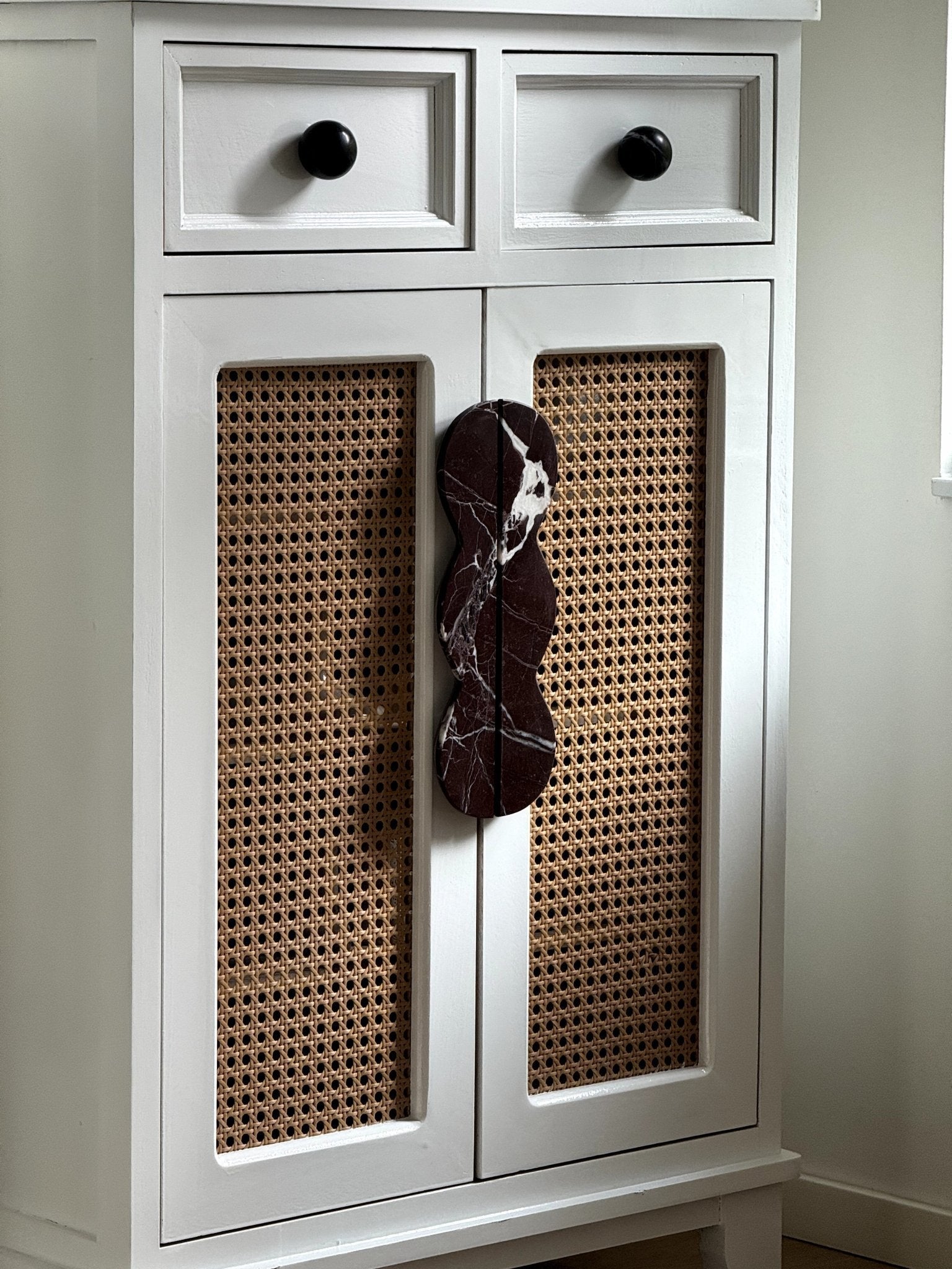Marisyn Twin-Curve Pull Handle