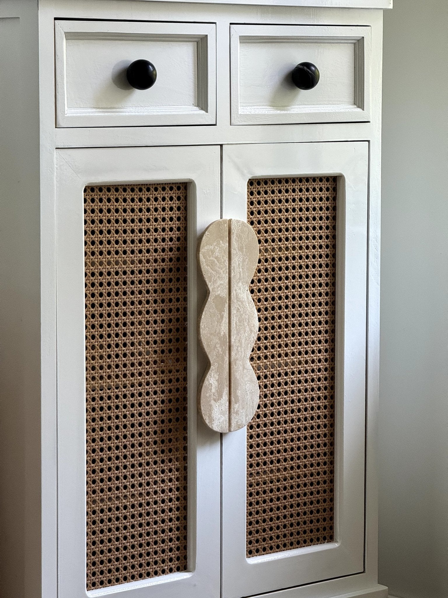 Marisyn Twin-Curve Pull Handle