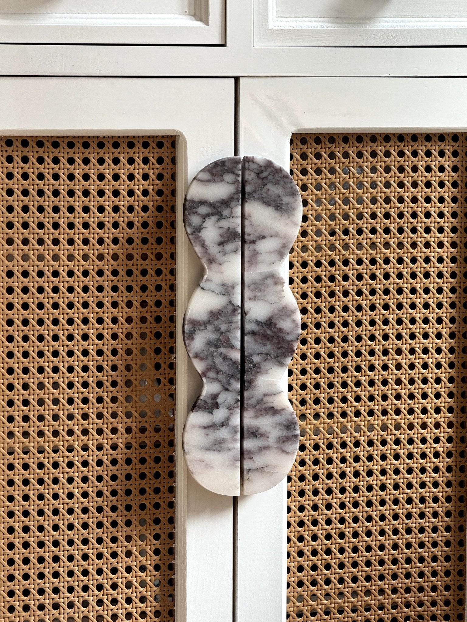 Marisyn Twin-Curve Pull Handle