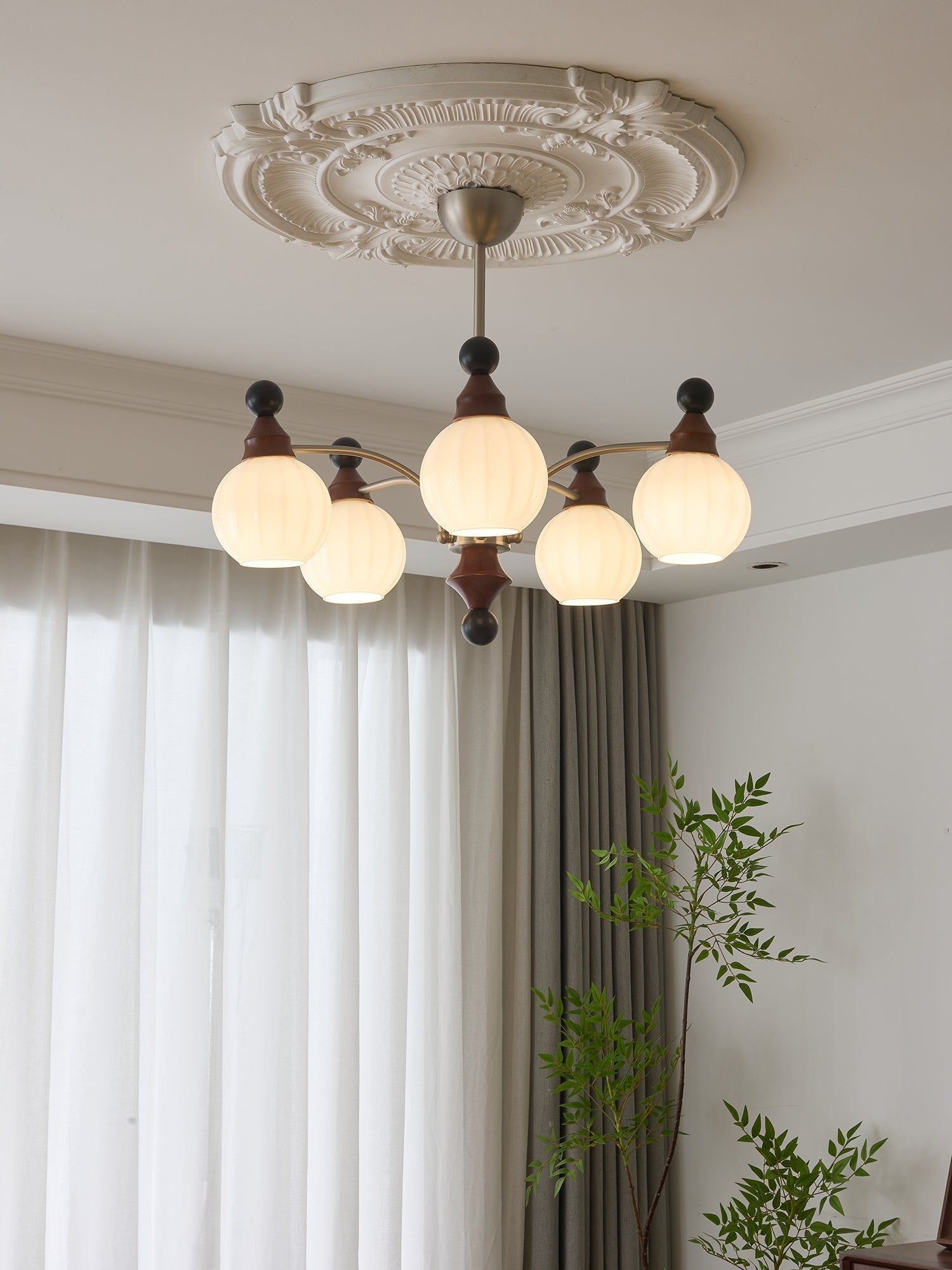 Zosilara Traditional Elegance Wood Chandelier