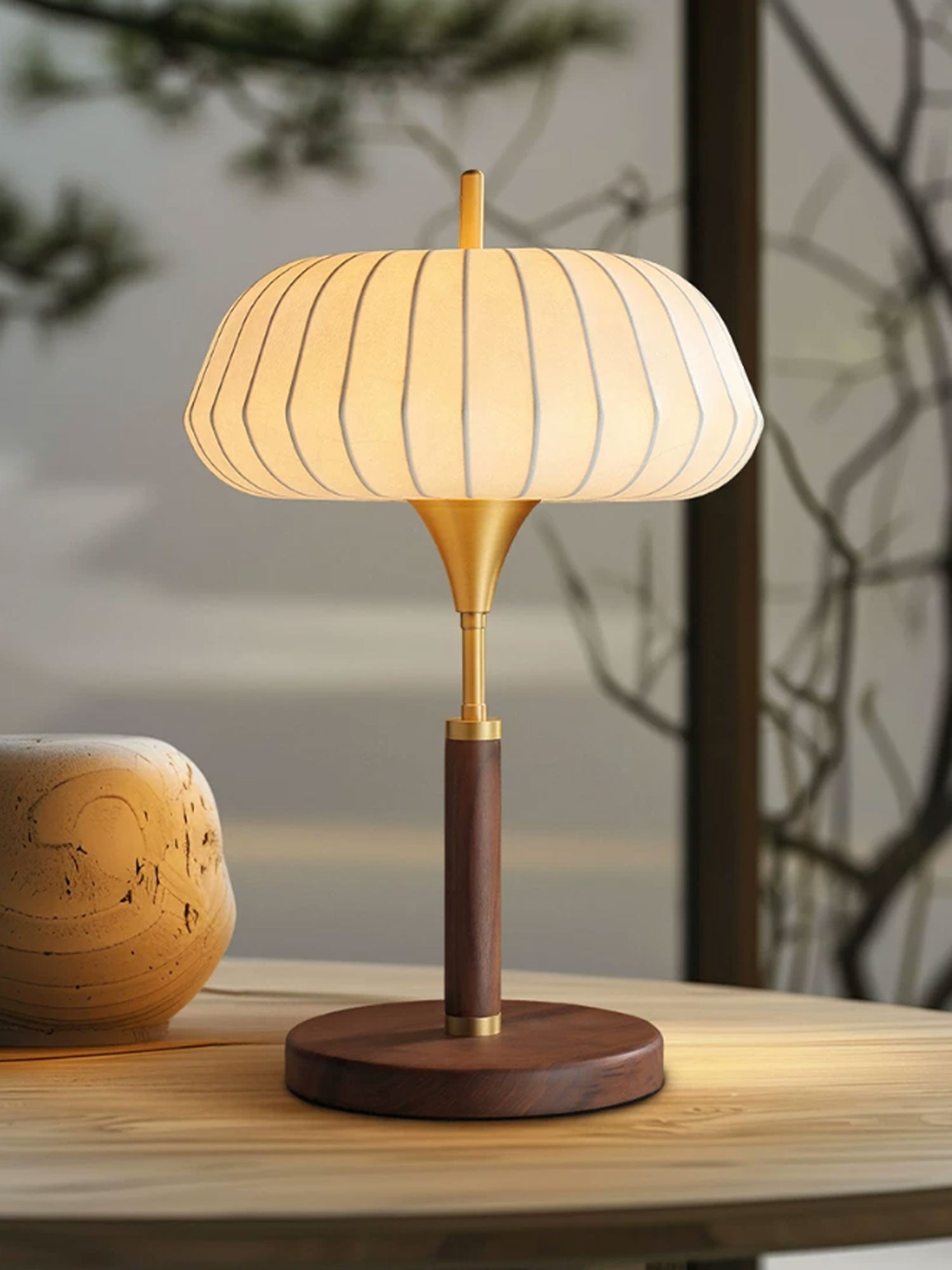 Viraeora Table Lamp