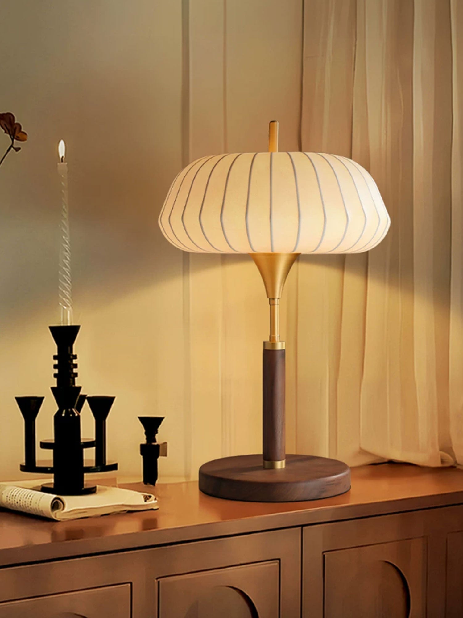 Viraeora Table Lamp