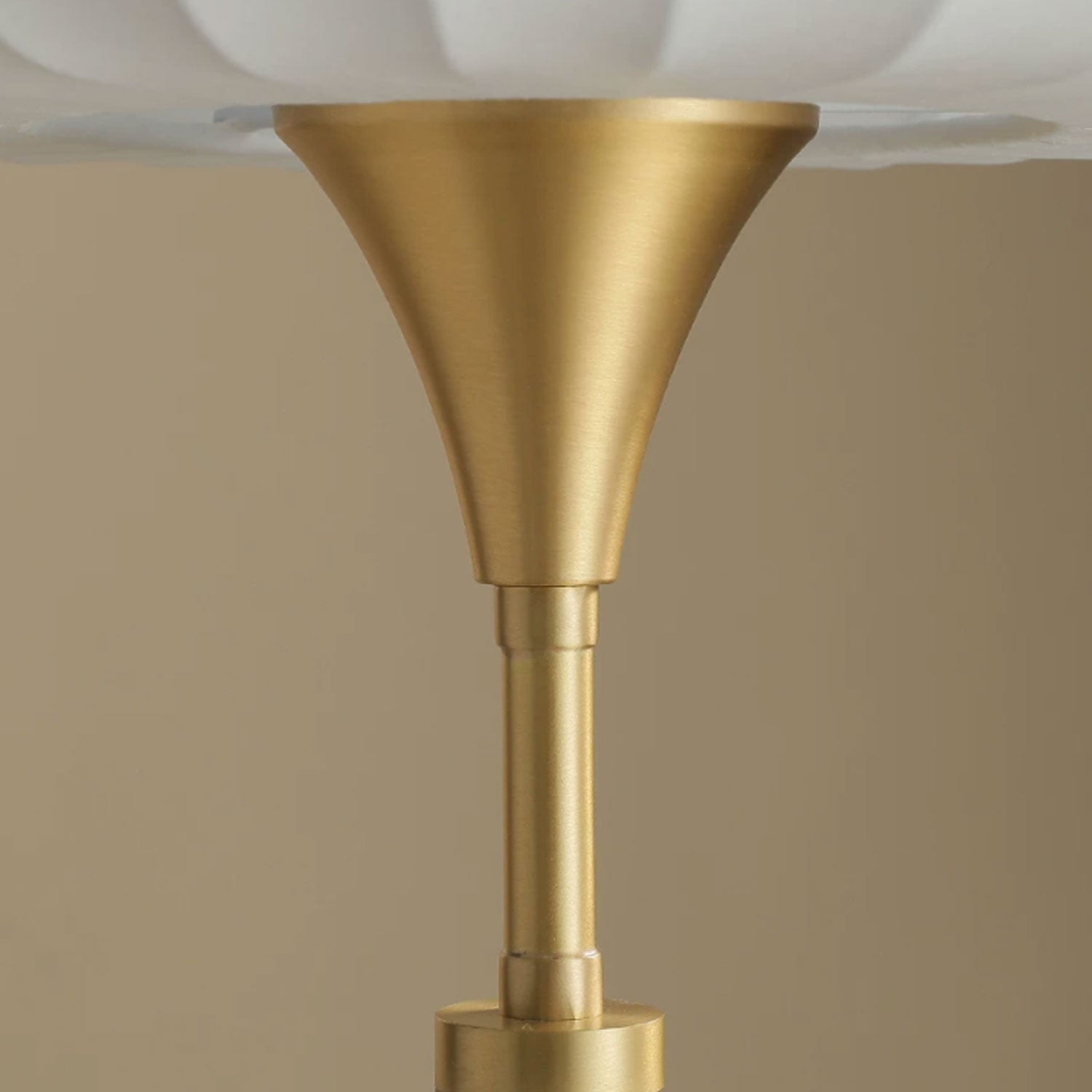 Viraeora Table Lamp