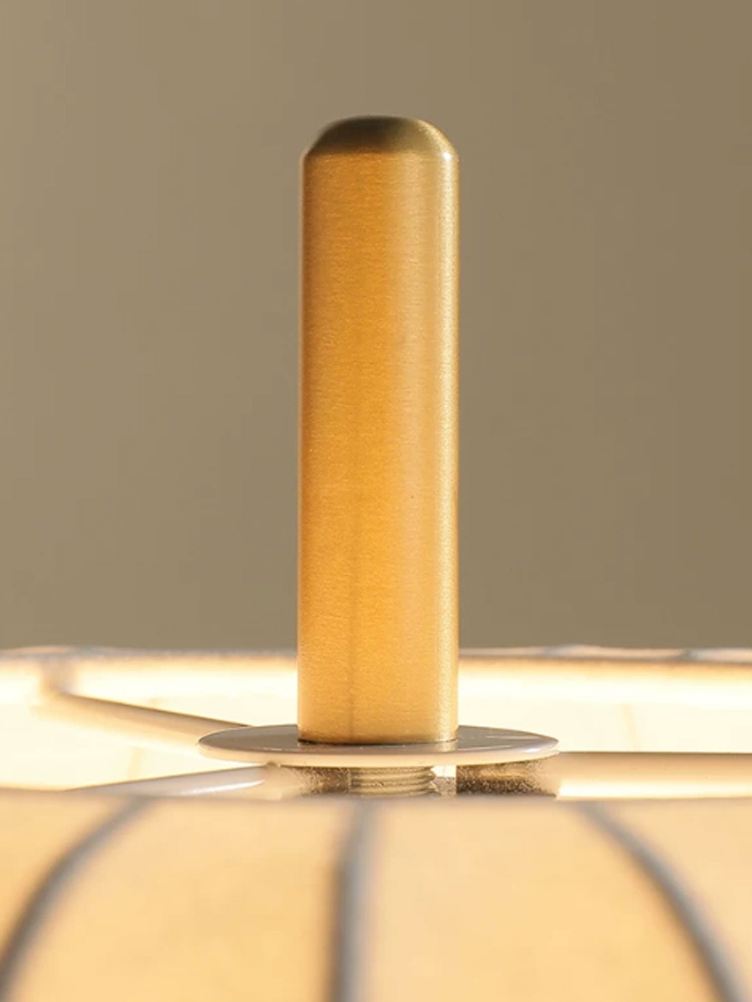 Viraeora Table Lamp