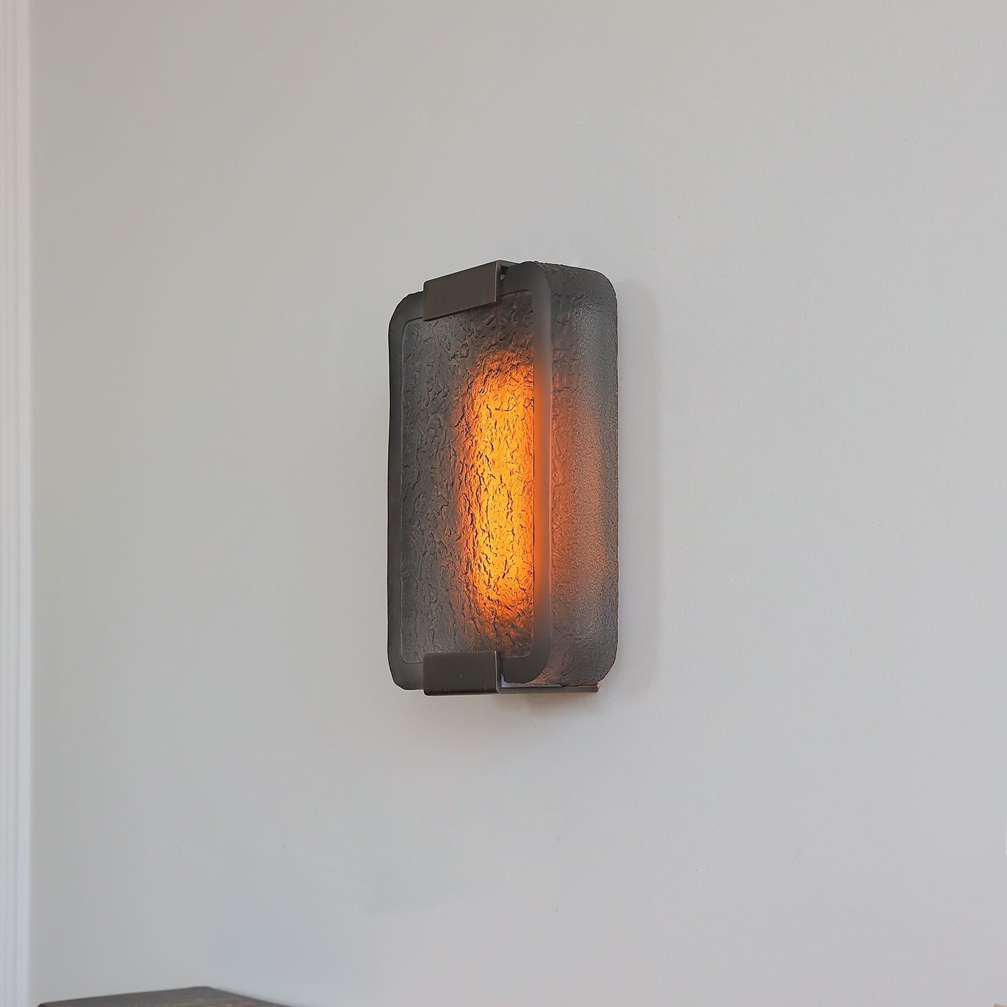 Nirelise Cast Resin Wall Sconce