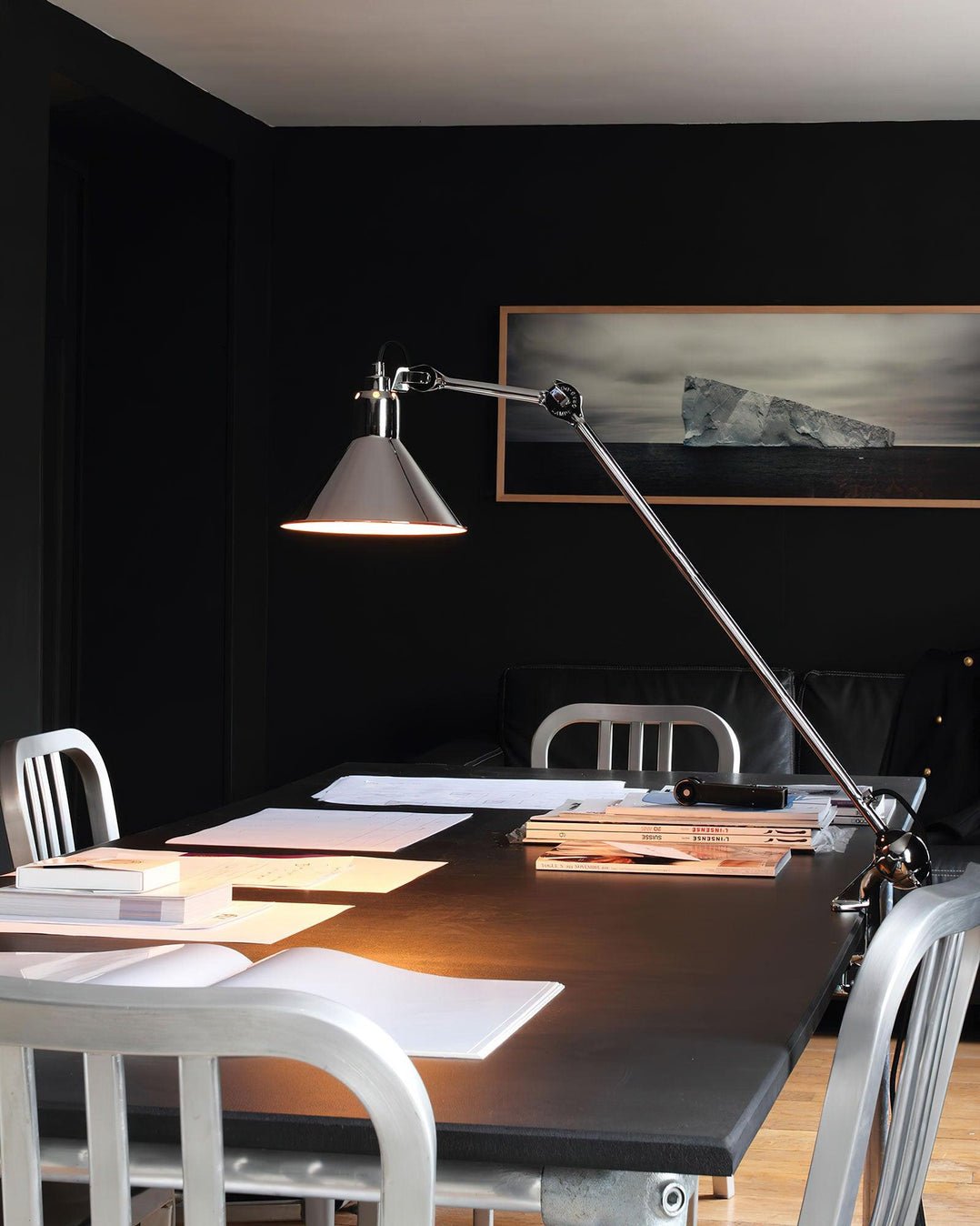 Zethra Minimalist Table Lamp - Neutral Decor