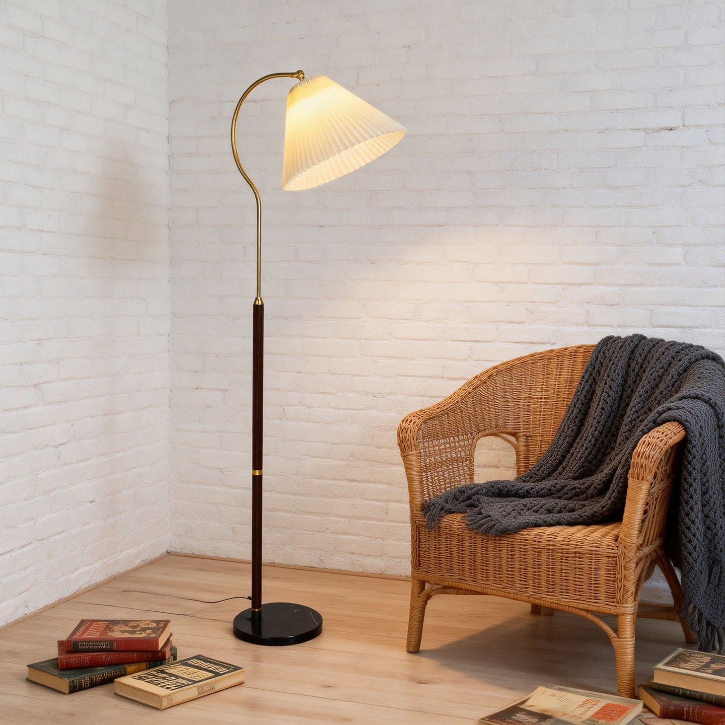 Viraalina Gooseneck Floor Lamp