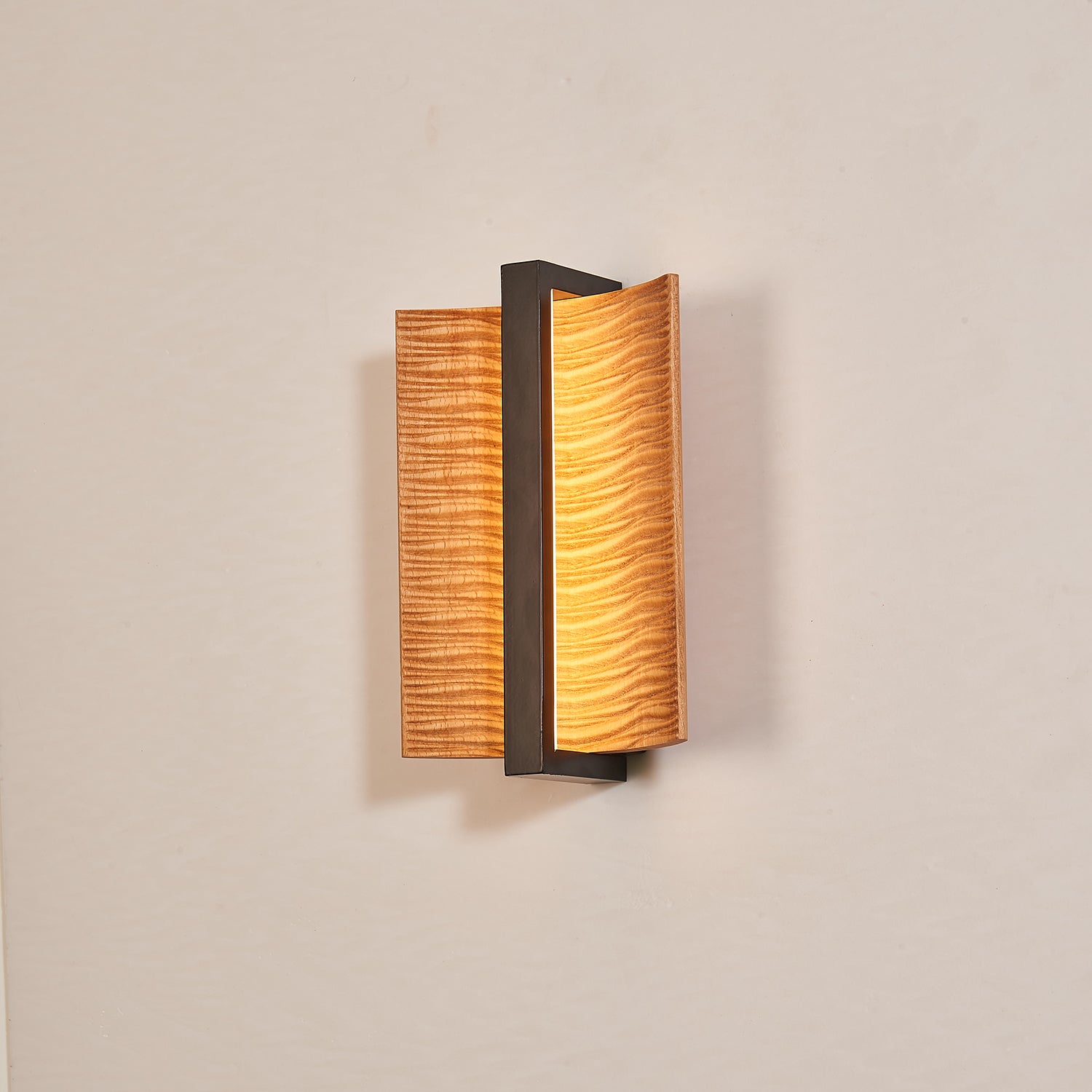 Vevinir Premium Nordic Art Wood Wall Light