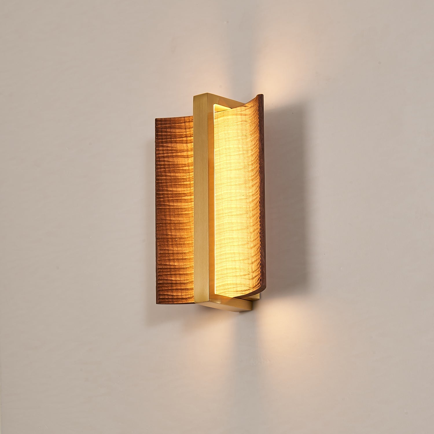 Vevinir Premium Nordic Art Wood Wall Light
