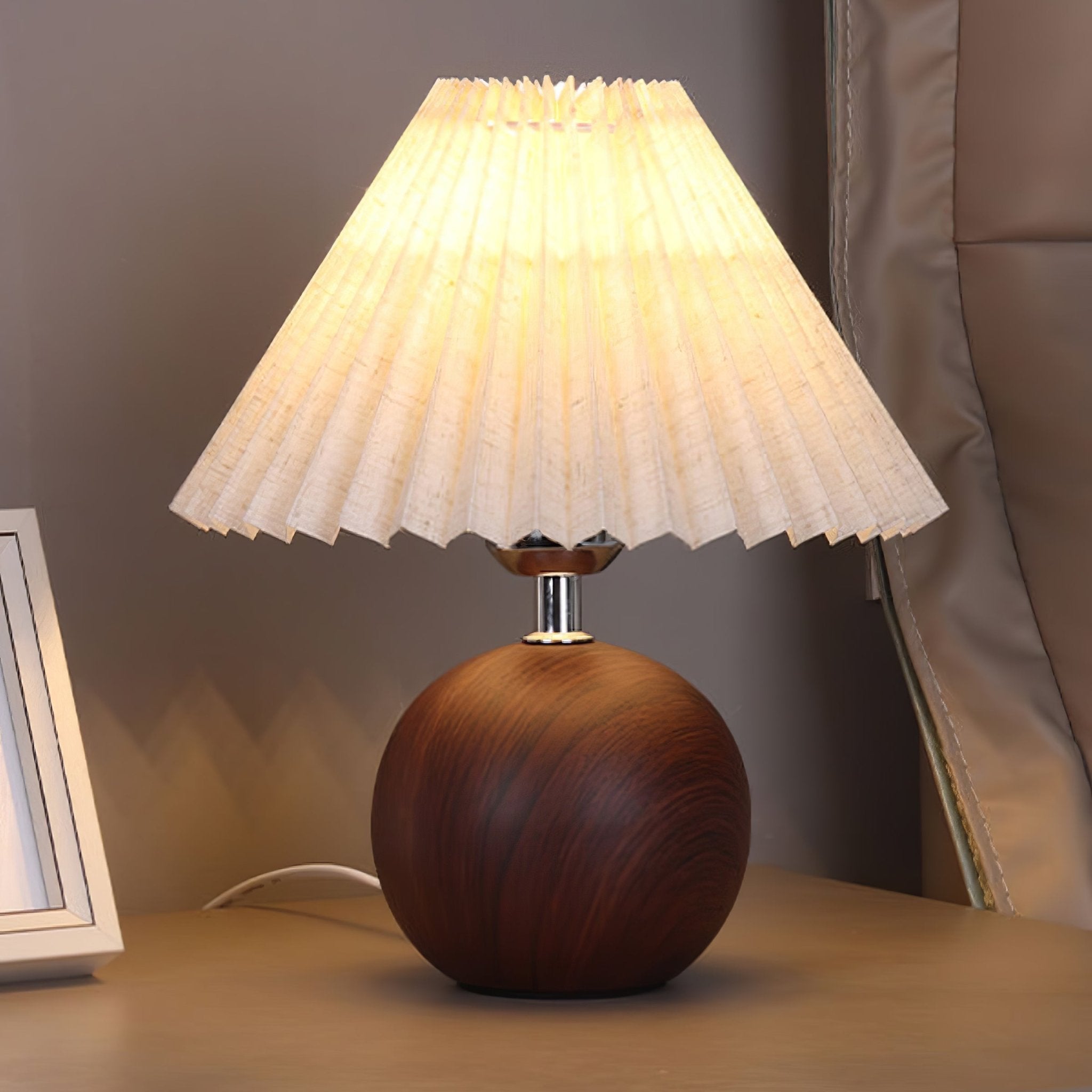 Zesilon Wooden Ball Table Lamp
