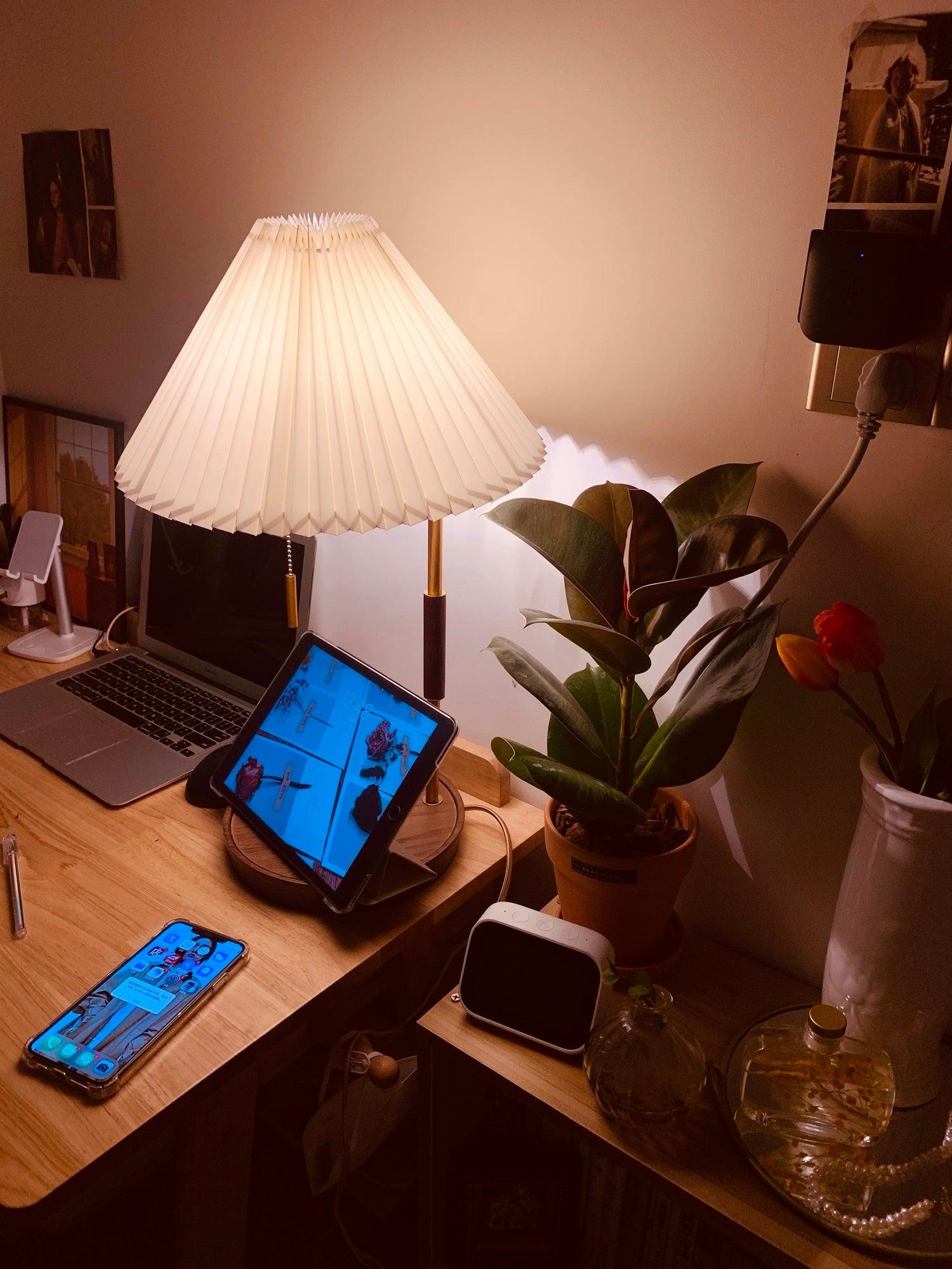 Vellain Retro Table Lamp