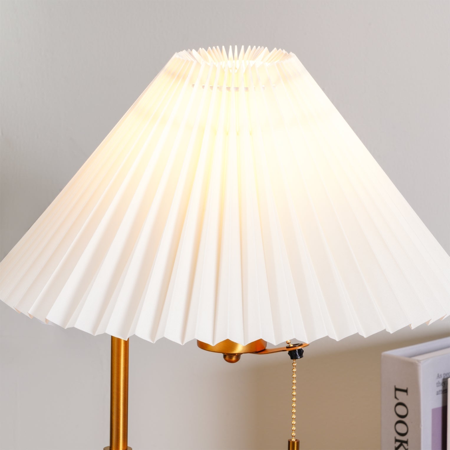 Vellain Retro Table Lamp