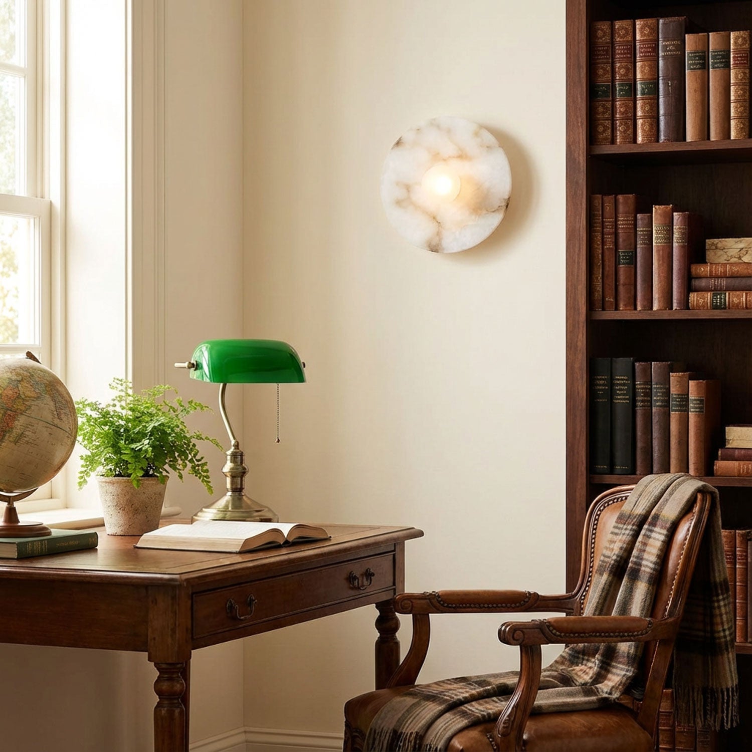 Nivaenne Core Alabaster Wall Lamp