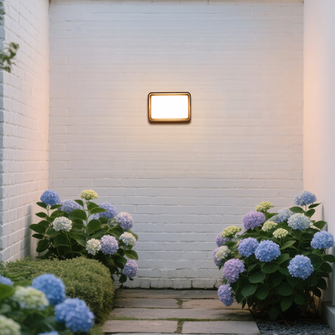 Stan Square Minimalist LED Aluminum Outdoor Wall Light