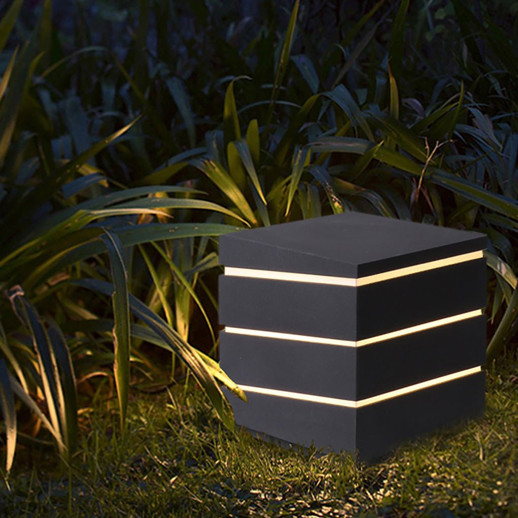Wanderer Modern Linear Elegant Metal Outdoor Light