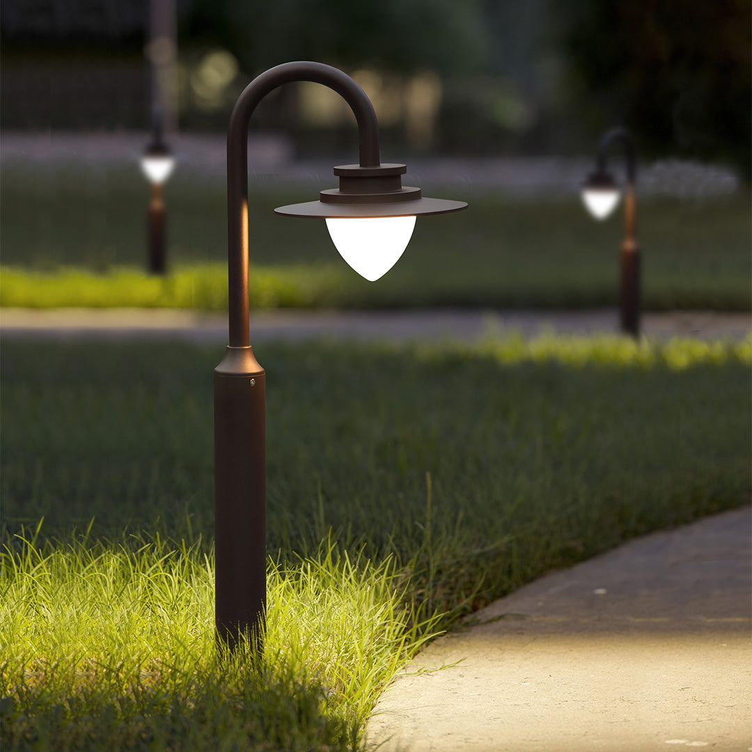 Tower Pole Elegant Minimalist Aluminum Outdoor Lights