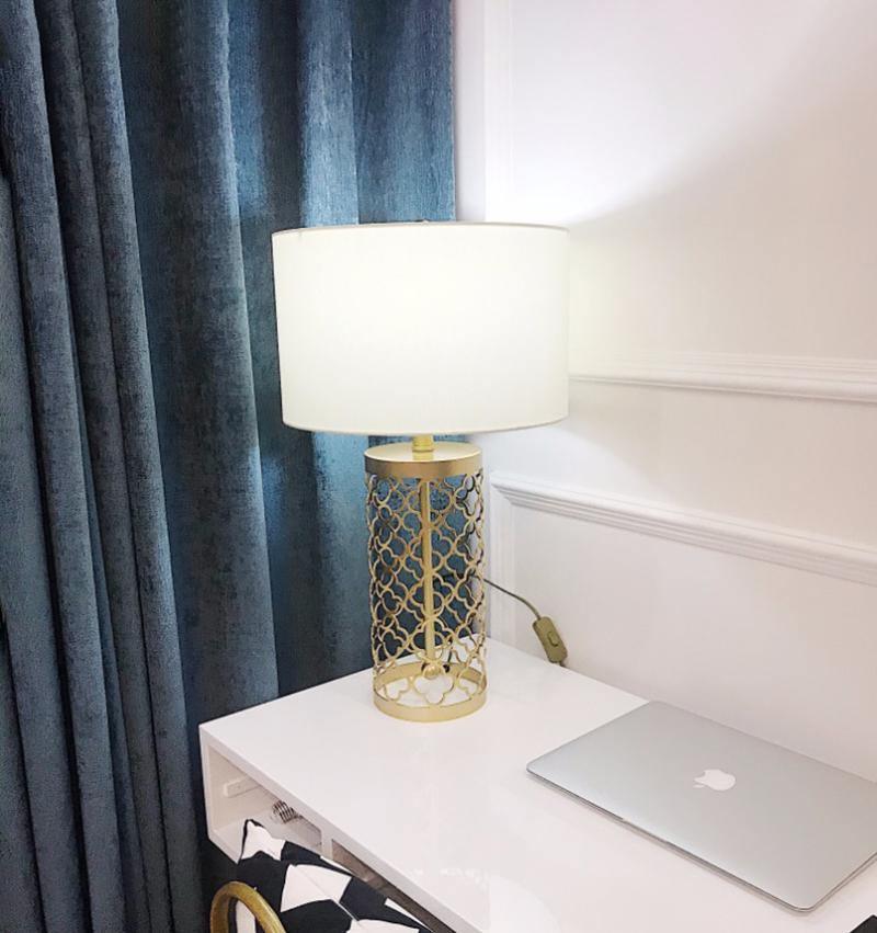 Selisise Modern Table Lamp