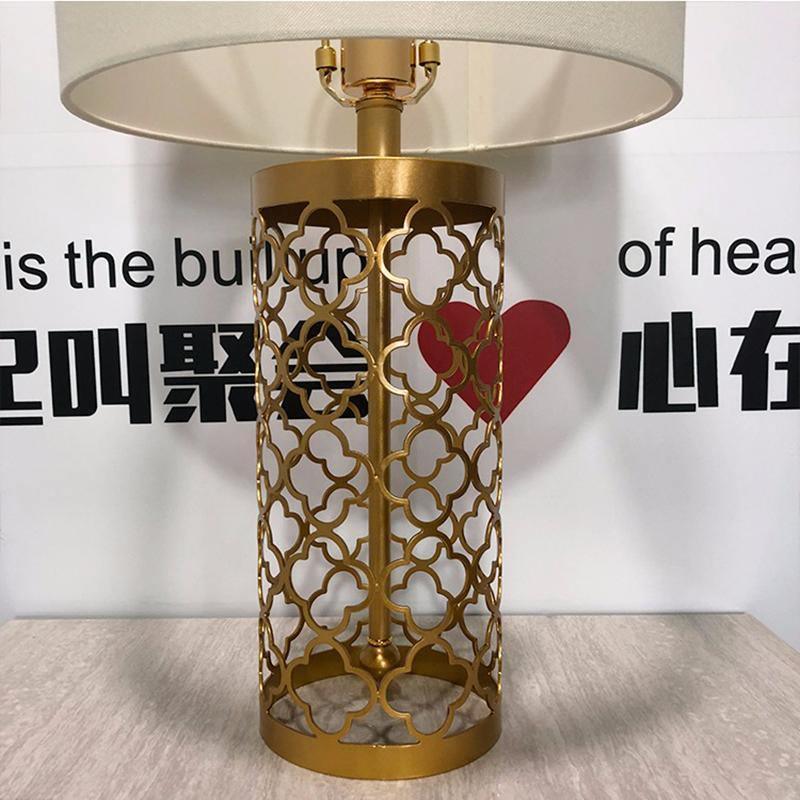 Selisise Modern Table Lamp